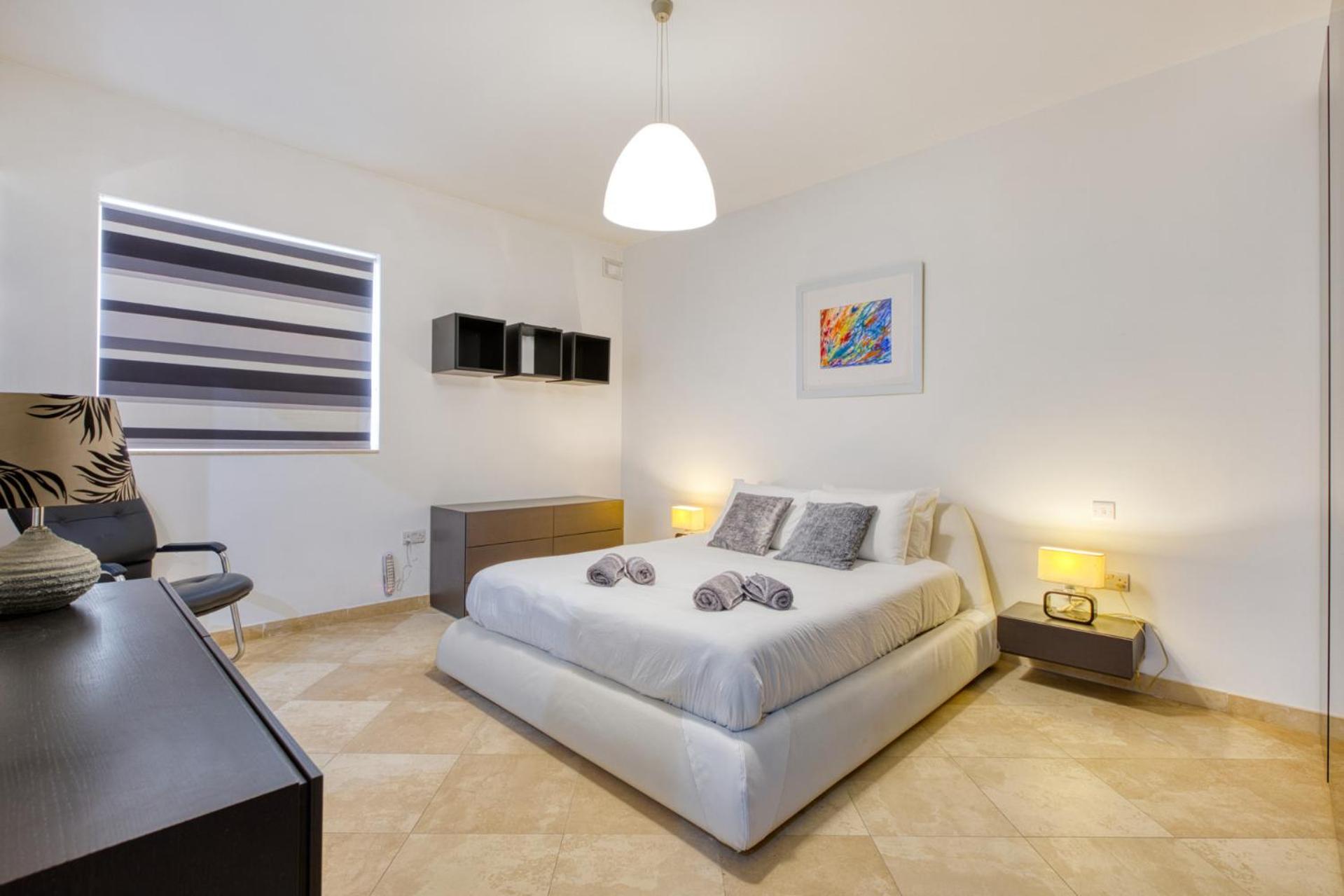Swieqi 3 bedroom with Patio