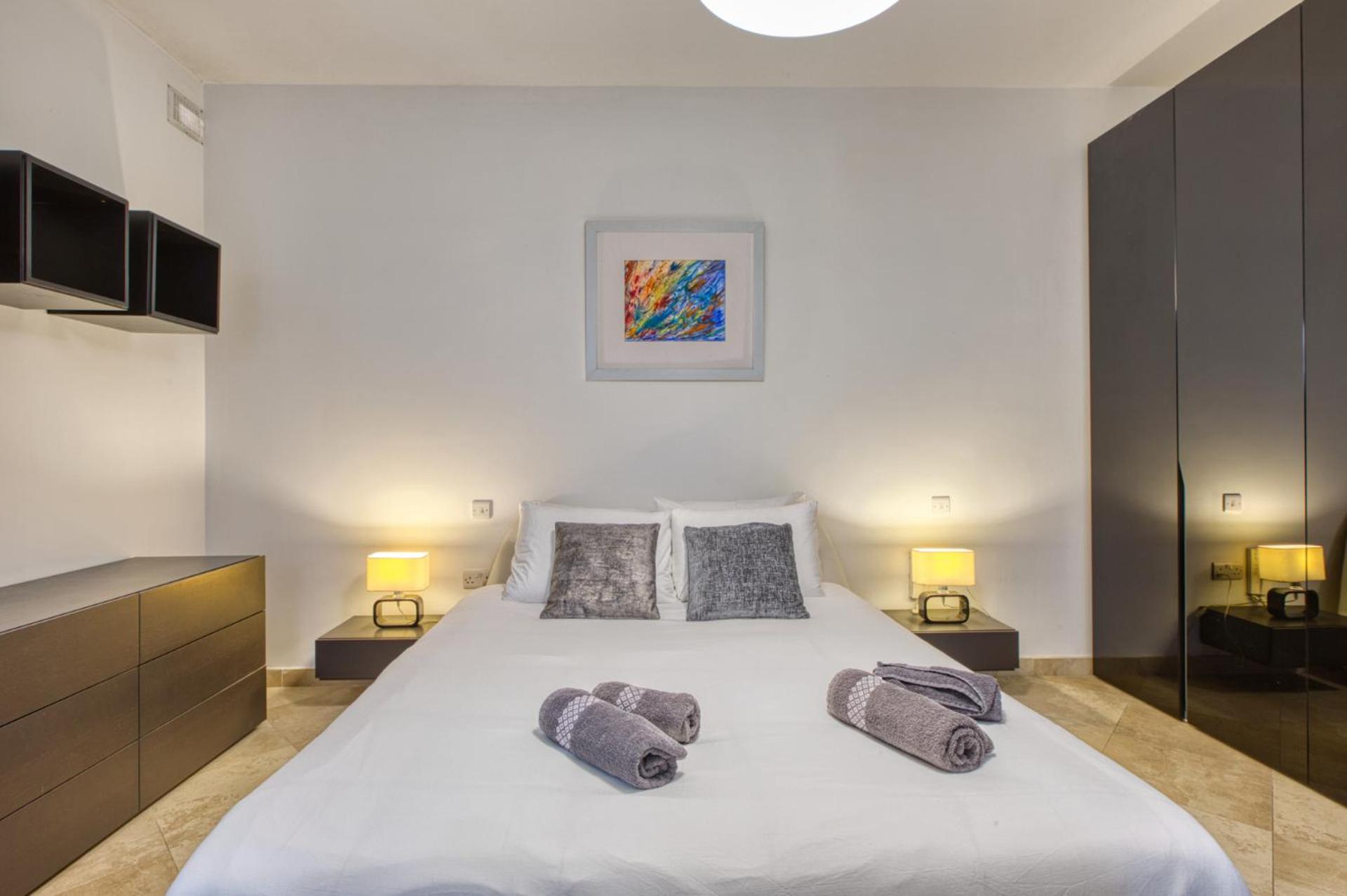 Swieqi 3 bedroom with Patio