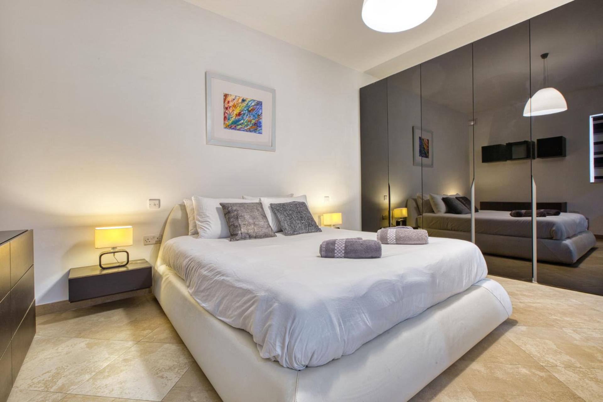 Swieqi 3 bedroom with Patio