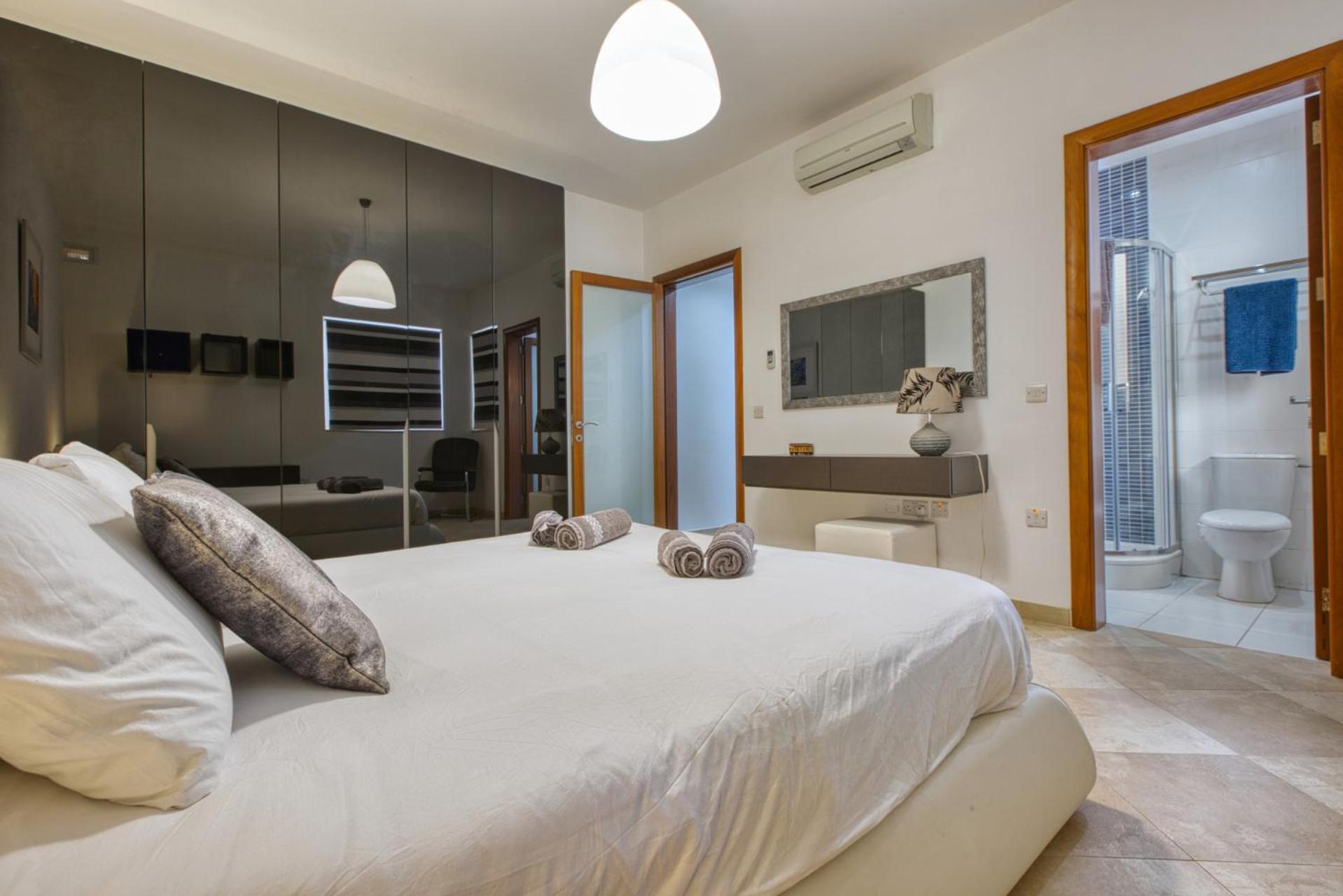 Swieqi 3 bedroom with Patio
