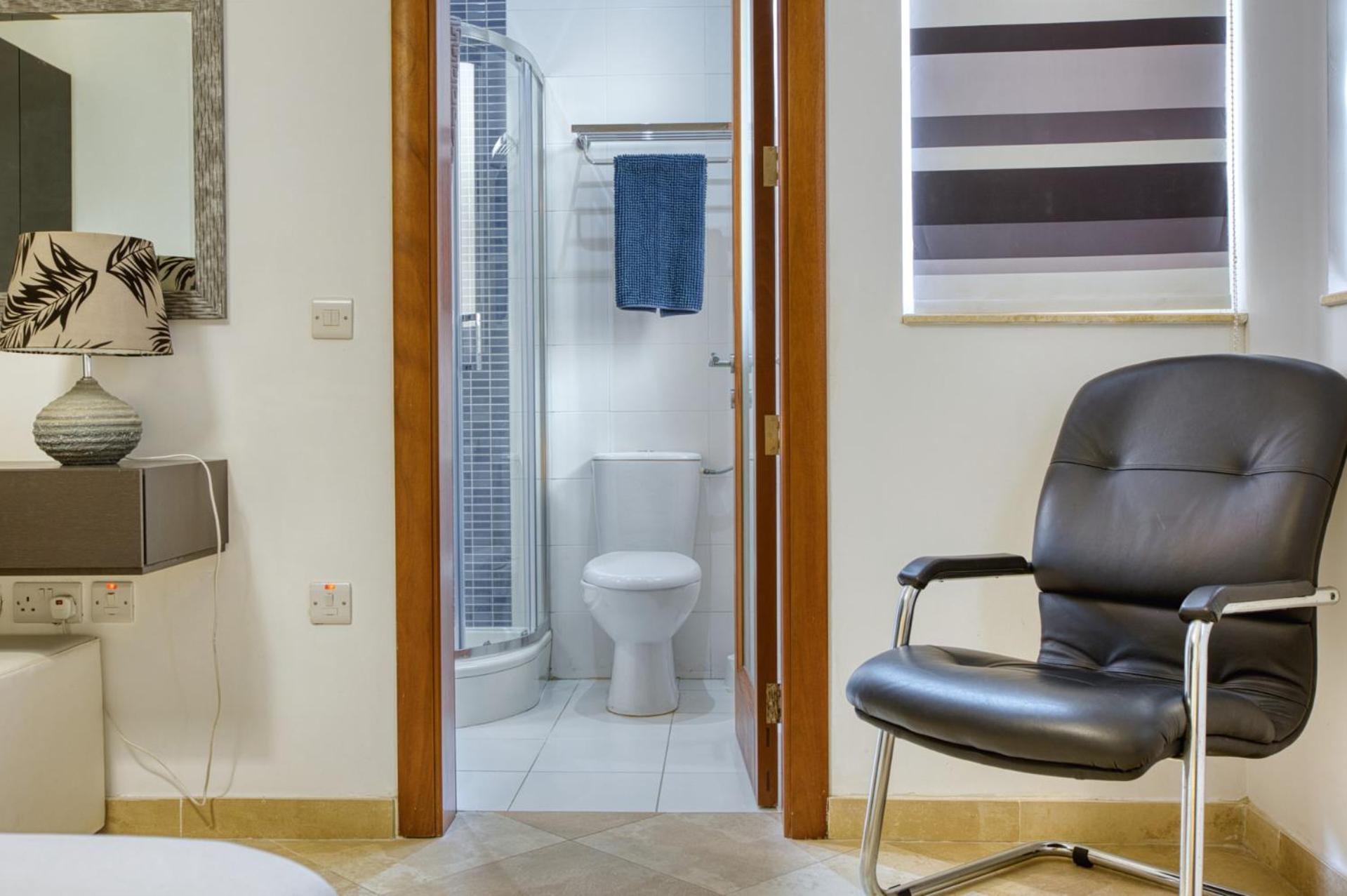 Swieqi 3 bedroom with Patio