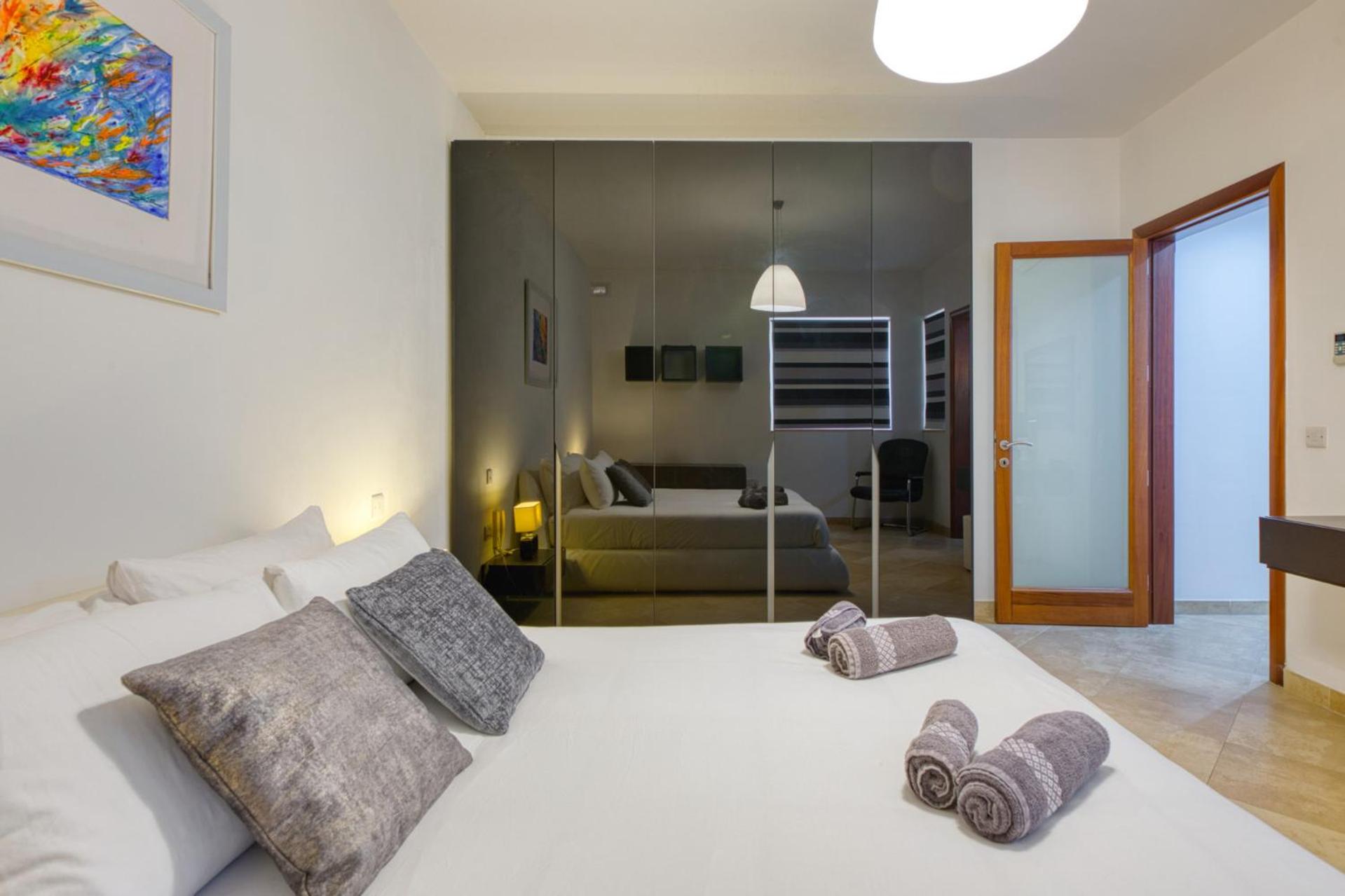 Swieqi 3 bedroom with Patio