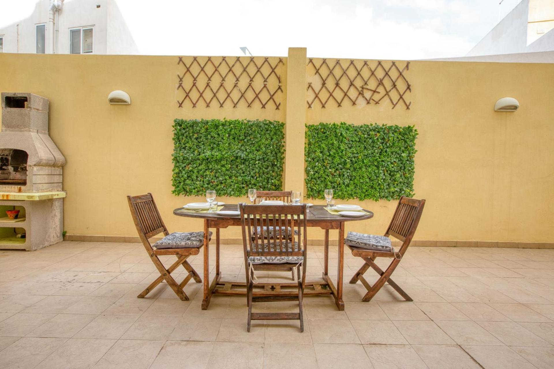 Swieqi 3 bedroom with Patio