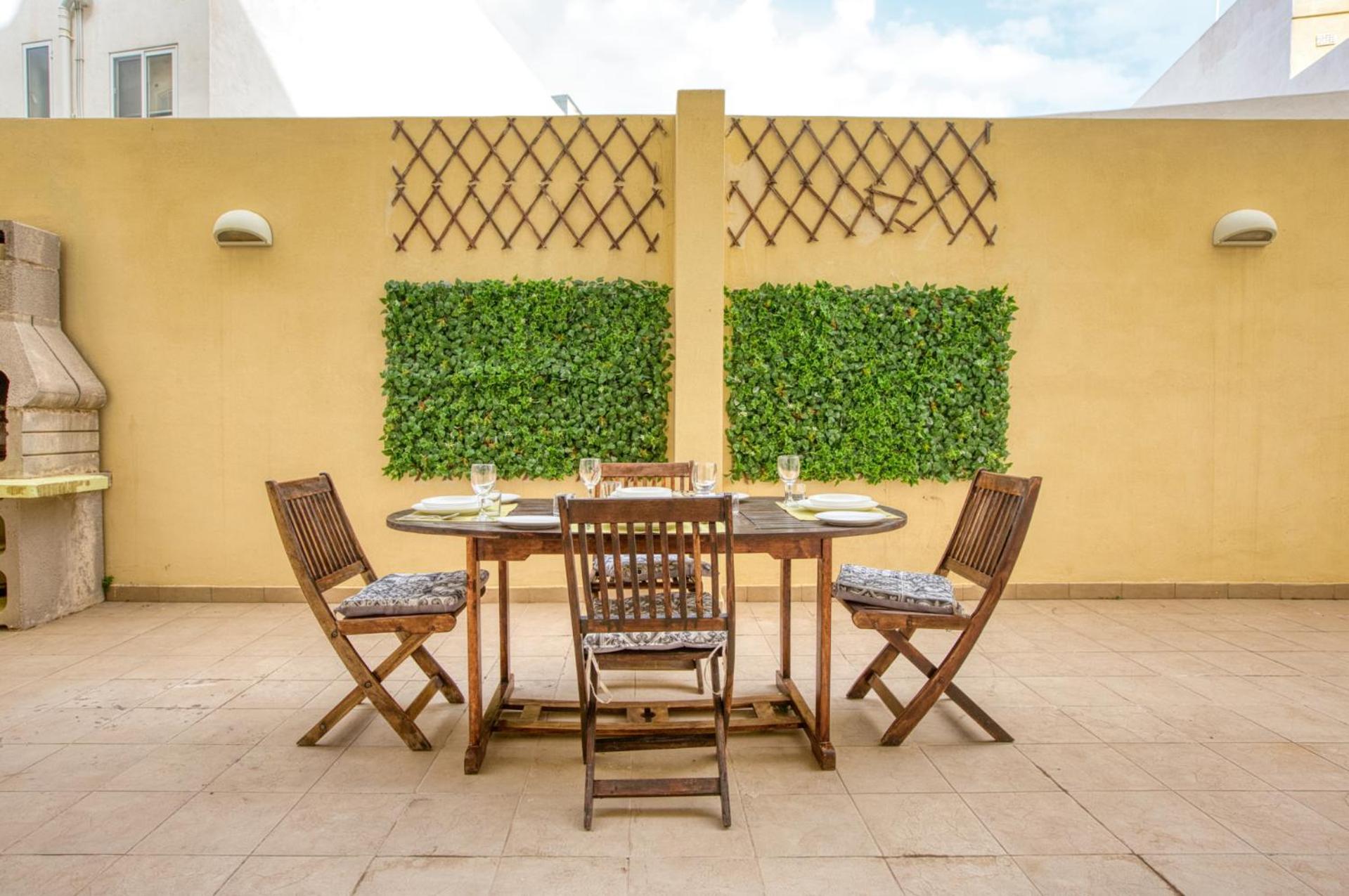 Swieqi 3 bedroom with Patio