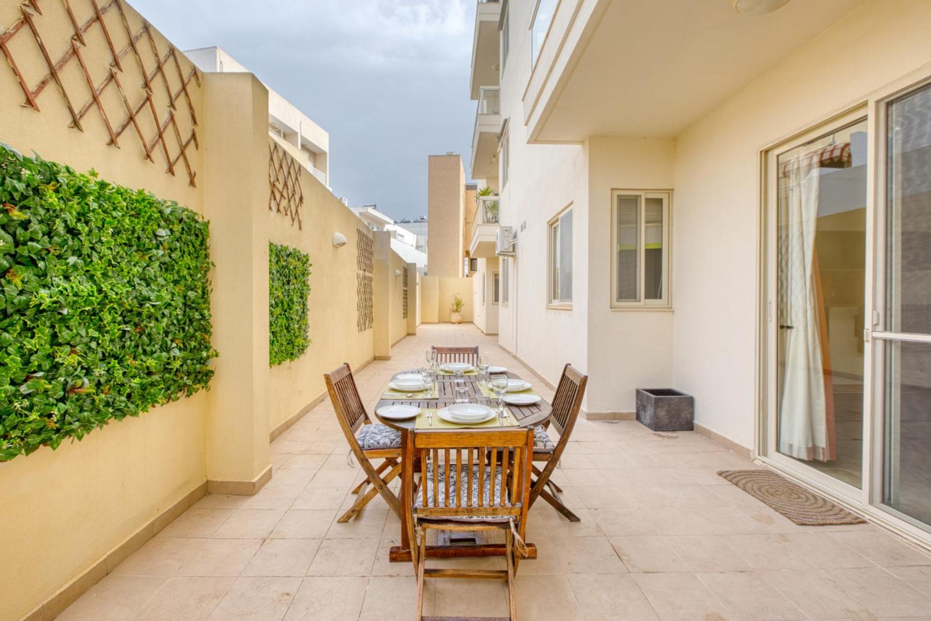 Swieqi 3 bedroom with Patio