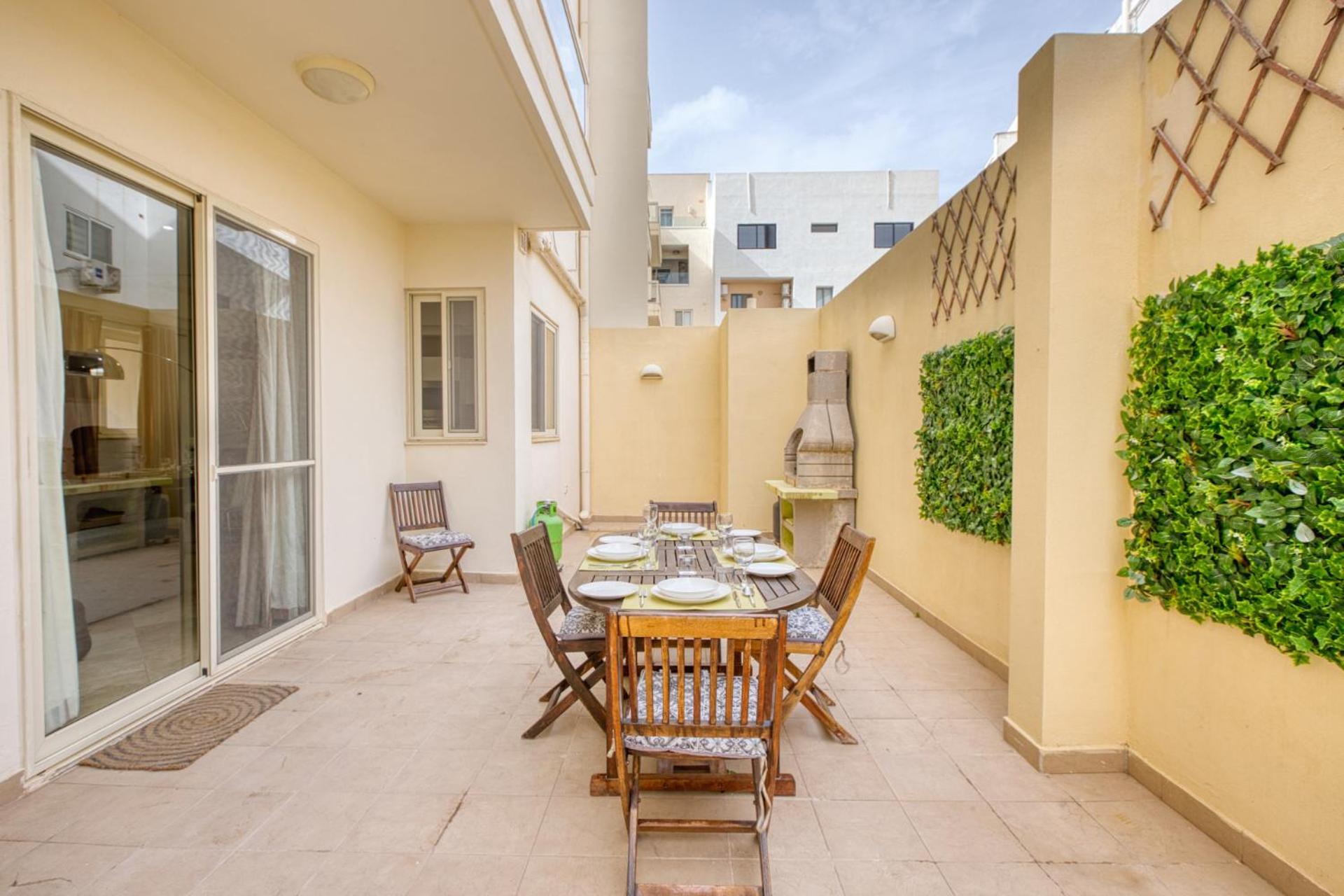 Swieqi 3 bedroom with Patio