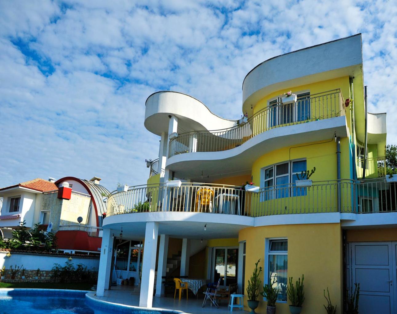 Eli Guest House