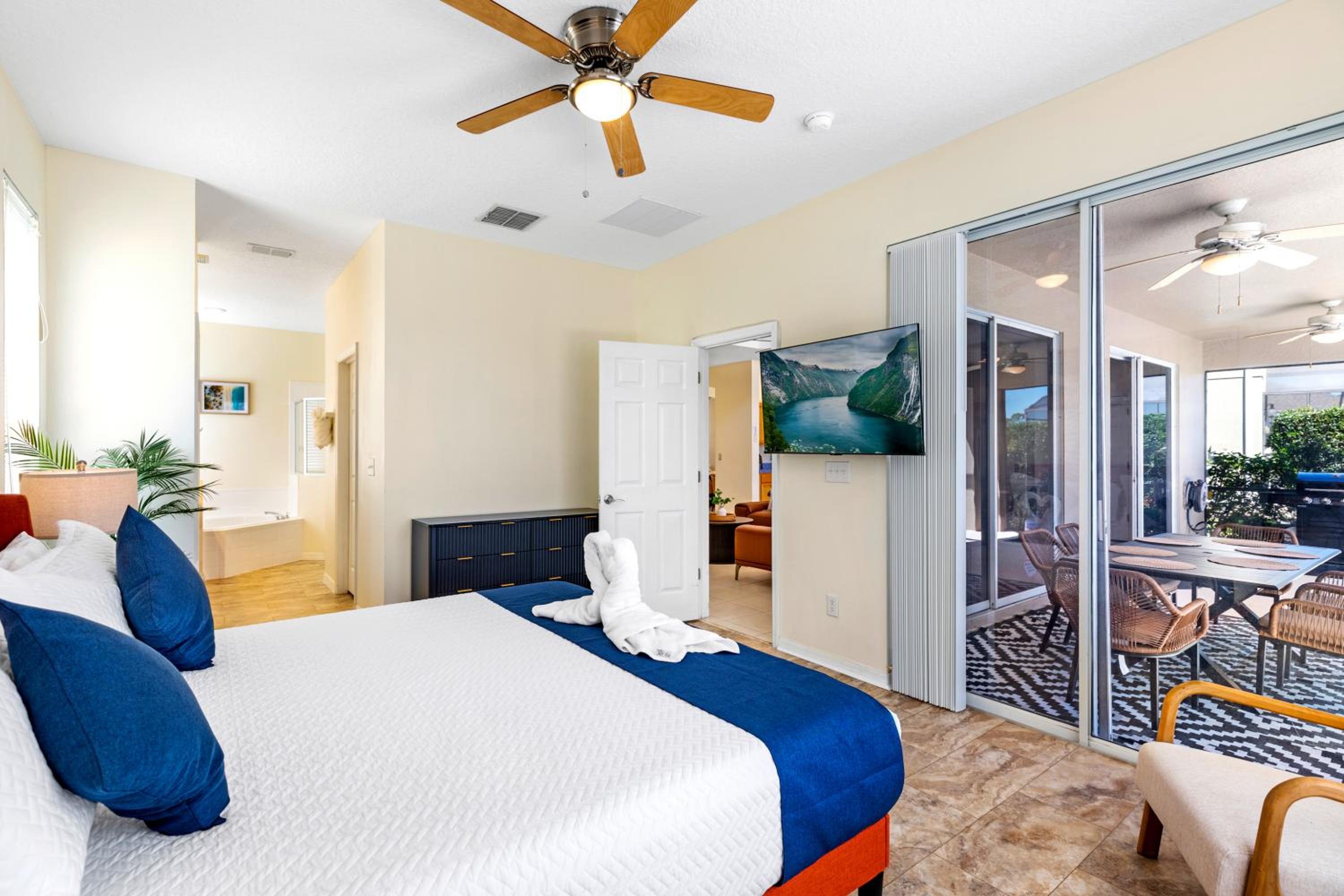 Luxury Emerald Island Resort Villa with Stunning Pool Deck and Lake View Near Disney