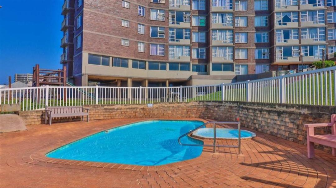 Peacehaven's Top Floor Gem 703