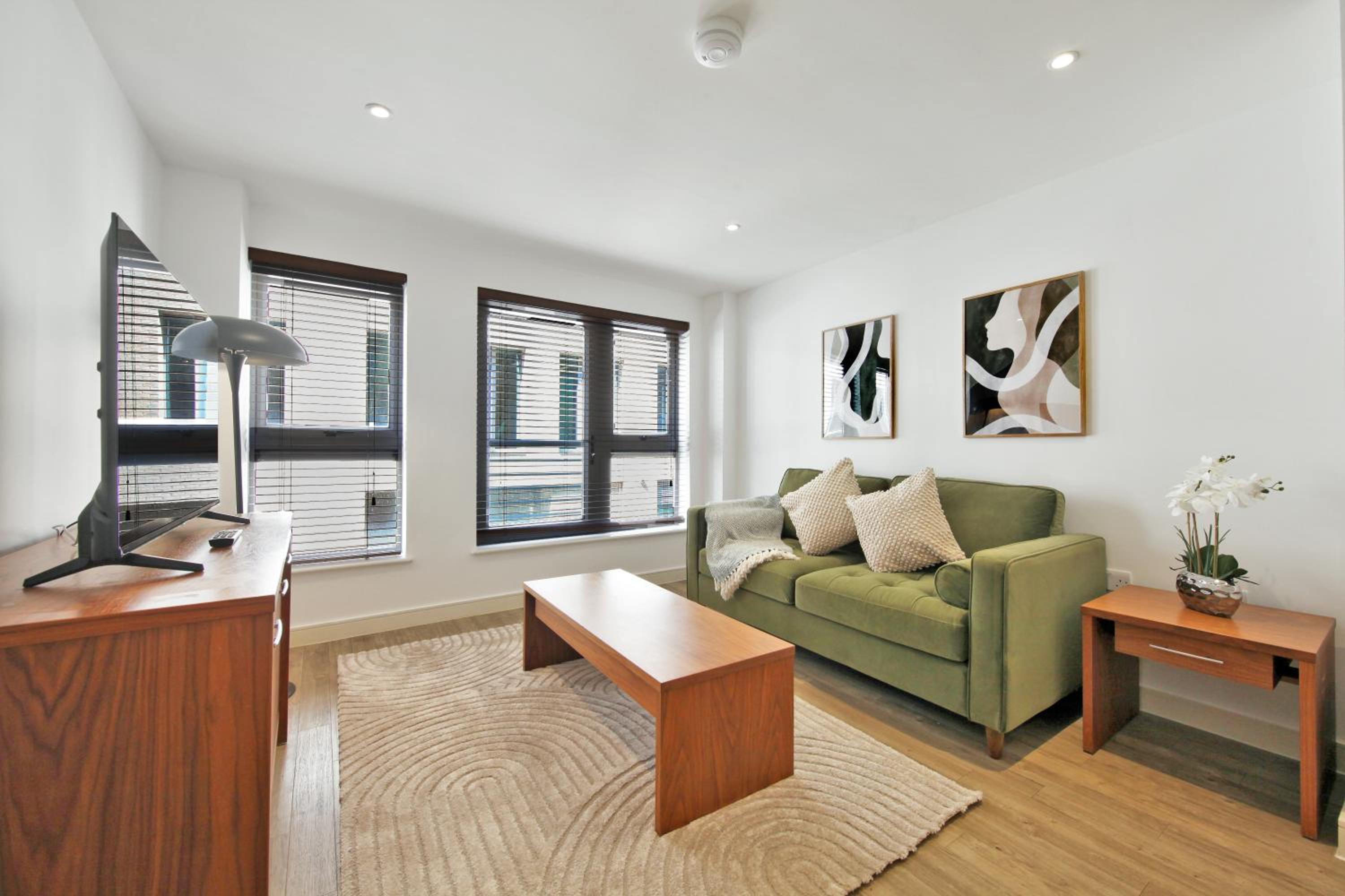 1 & 2 Executive Apartments next to Liverpool Street FREE WIFI by City Stay Aparts London