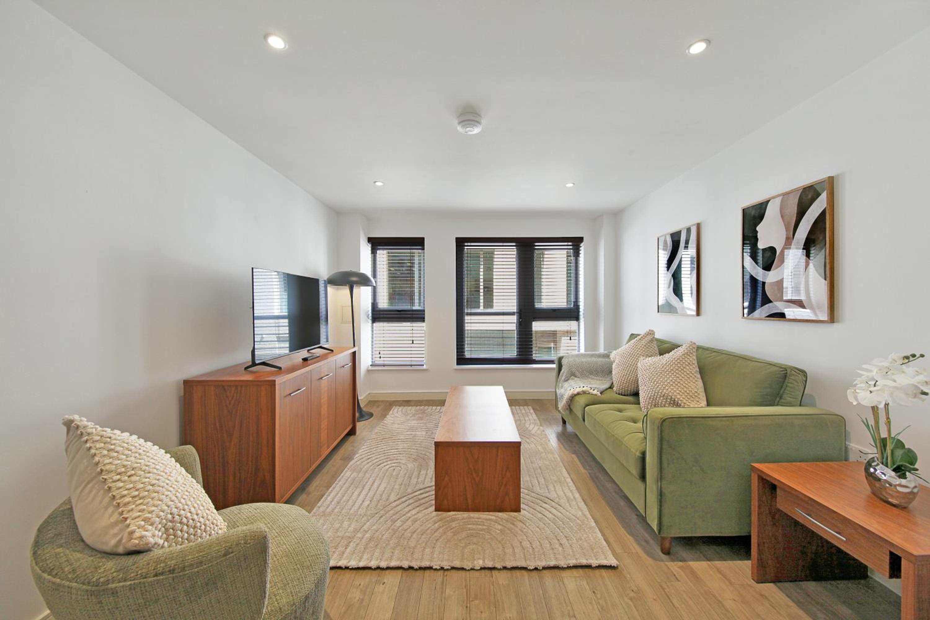 1 & 2 Executive Apartments next to Liverpool Street FREE WIFI by City Stay Aparts London