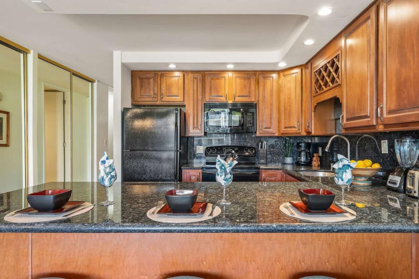 Papakea Resort - Beautiful Ocean Views 1 BR with AC