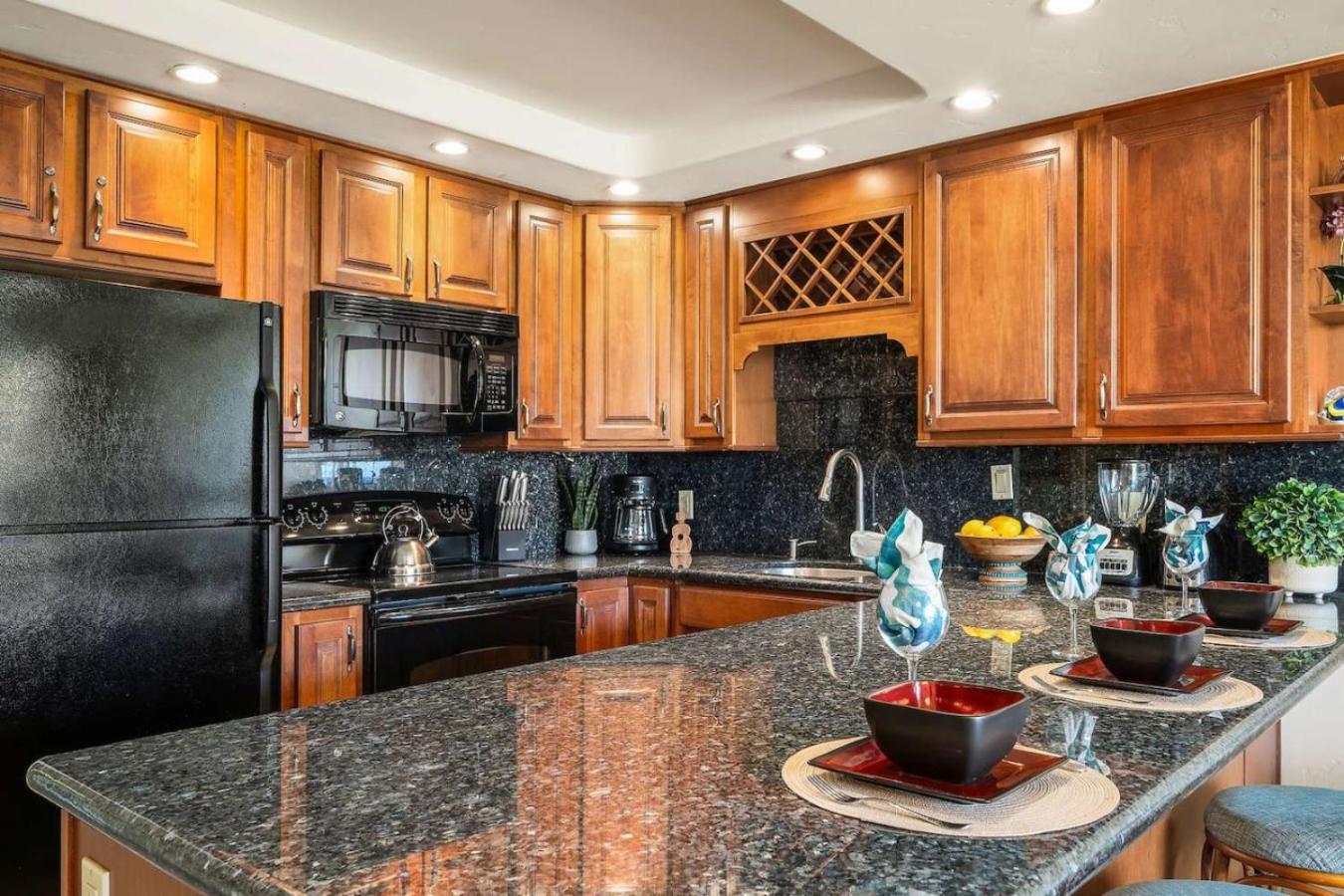 Papakea Resort - Beautiful Ocean Views 1 BR with AC