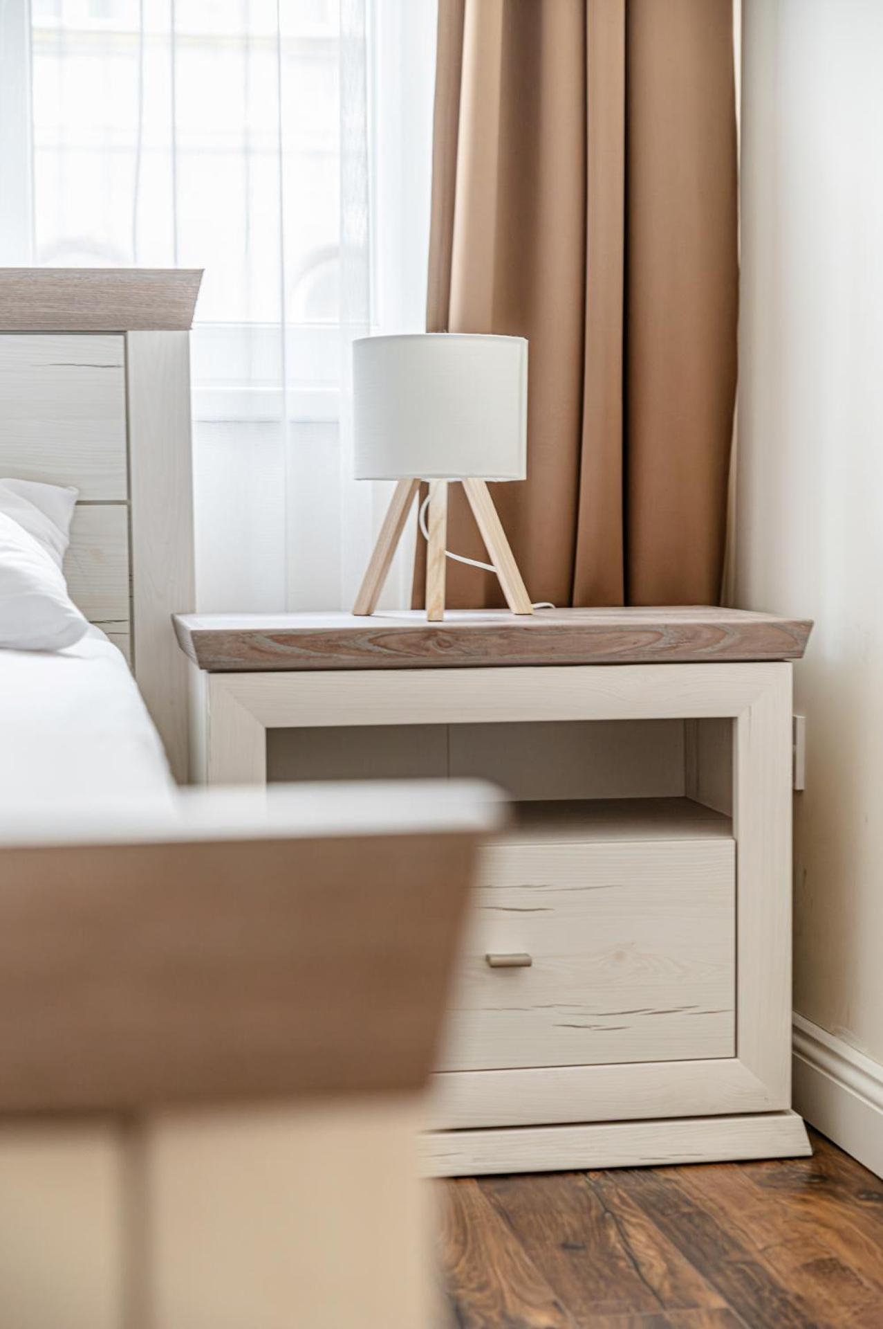 Marble Royal Suite & Studio- near the City Park