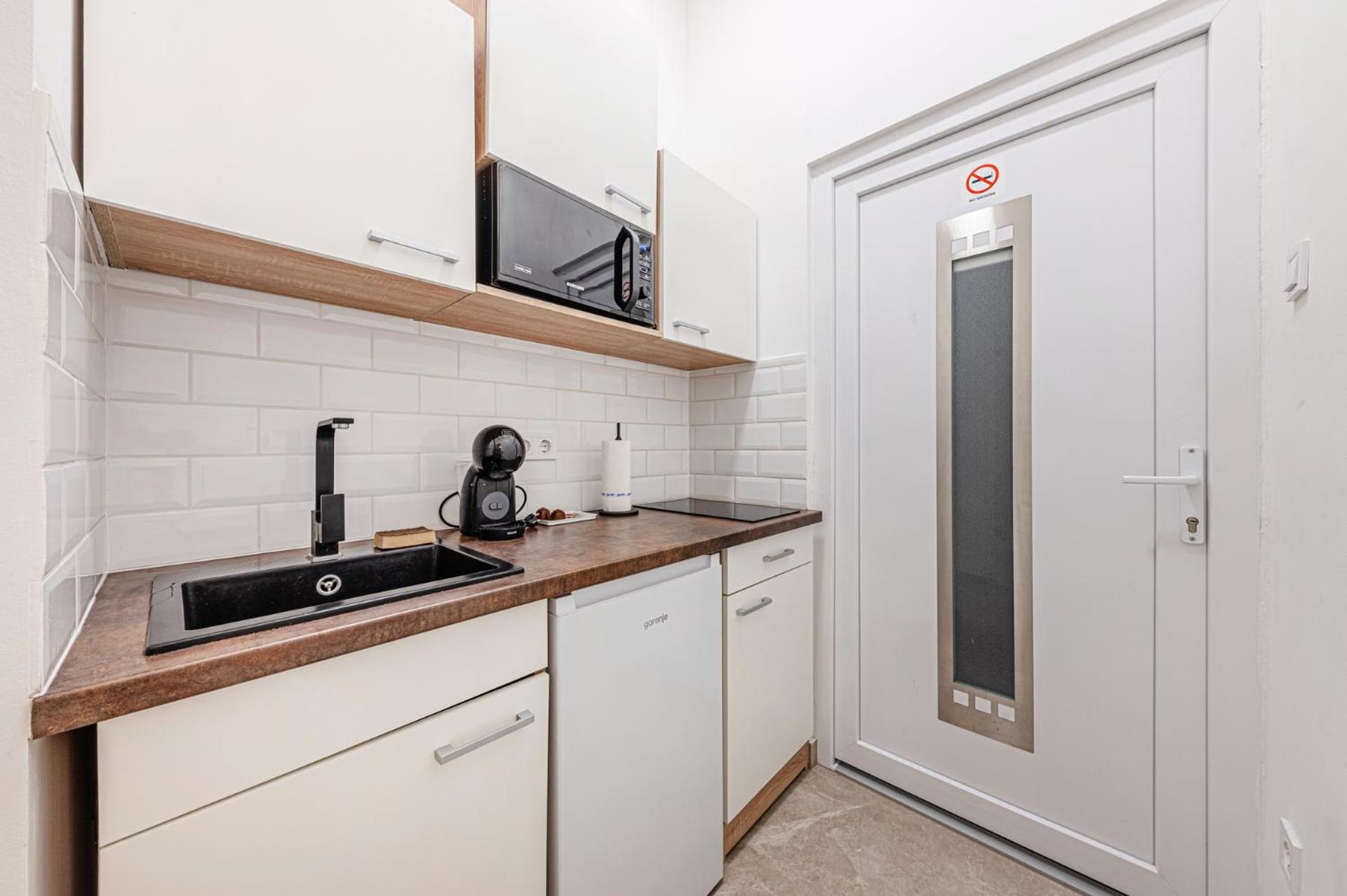 Marble Royal Suite & Studio- near the City Park