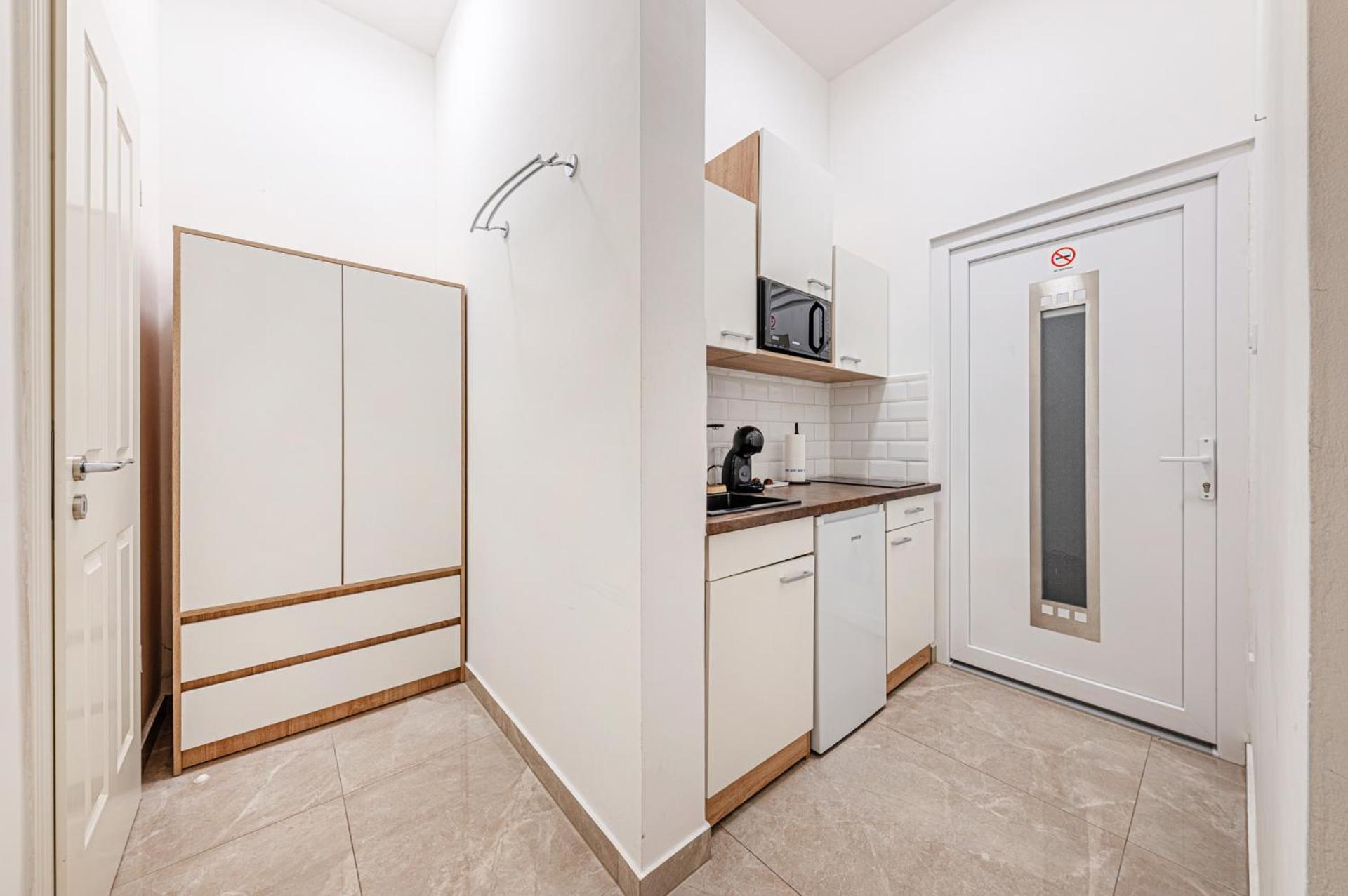 Marble Royal Suite & Studio- near the City Park