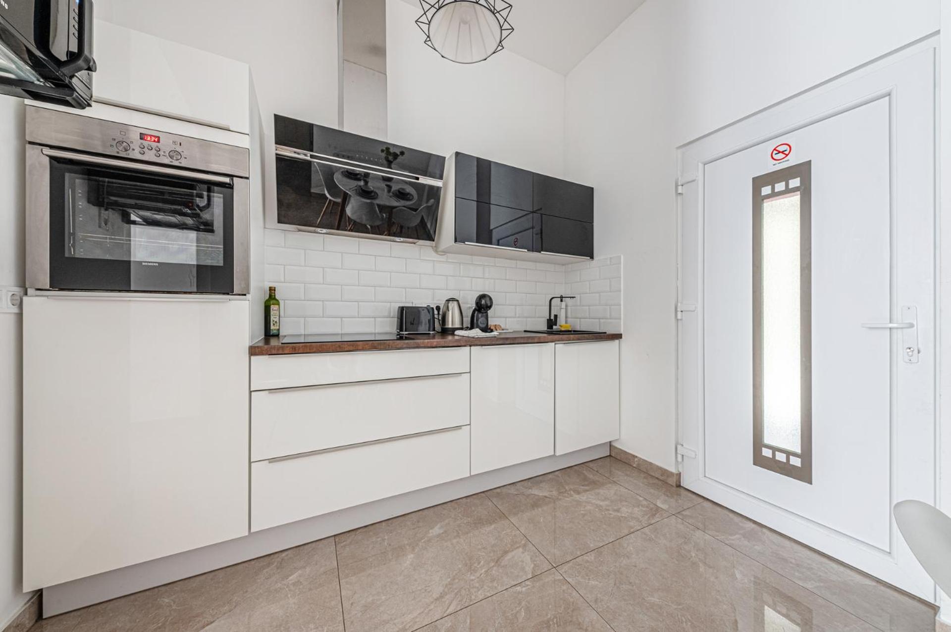 Marble Royal Suite & Studio- near the City Park