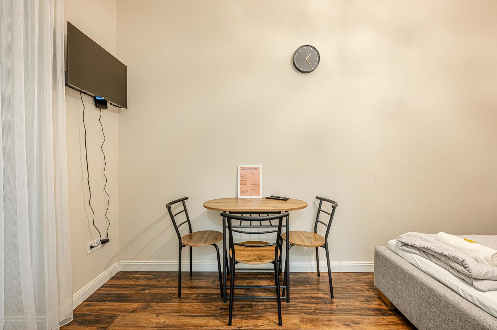 Marble Royal Suite & Studio- near the City Park
