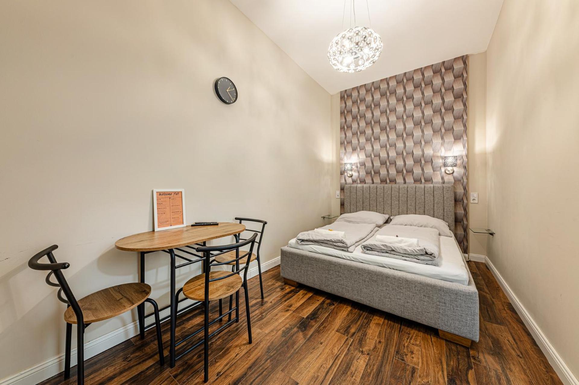 Marble Royal Suite & Studio- near the City Park