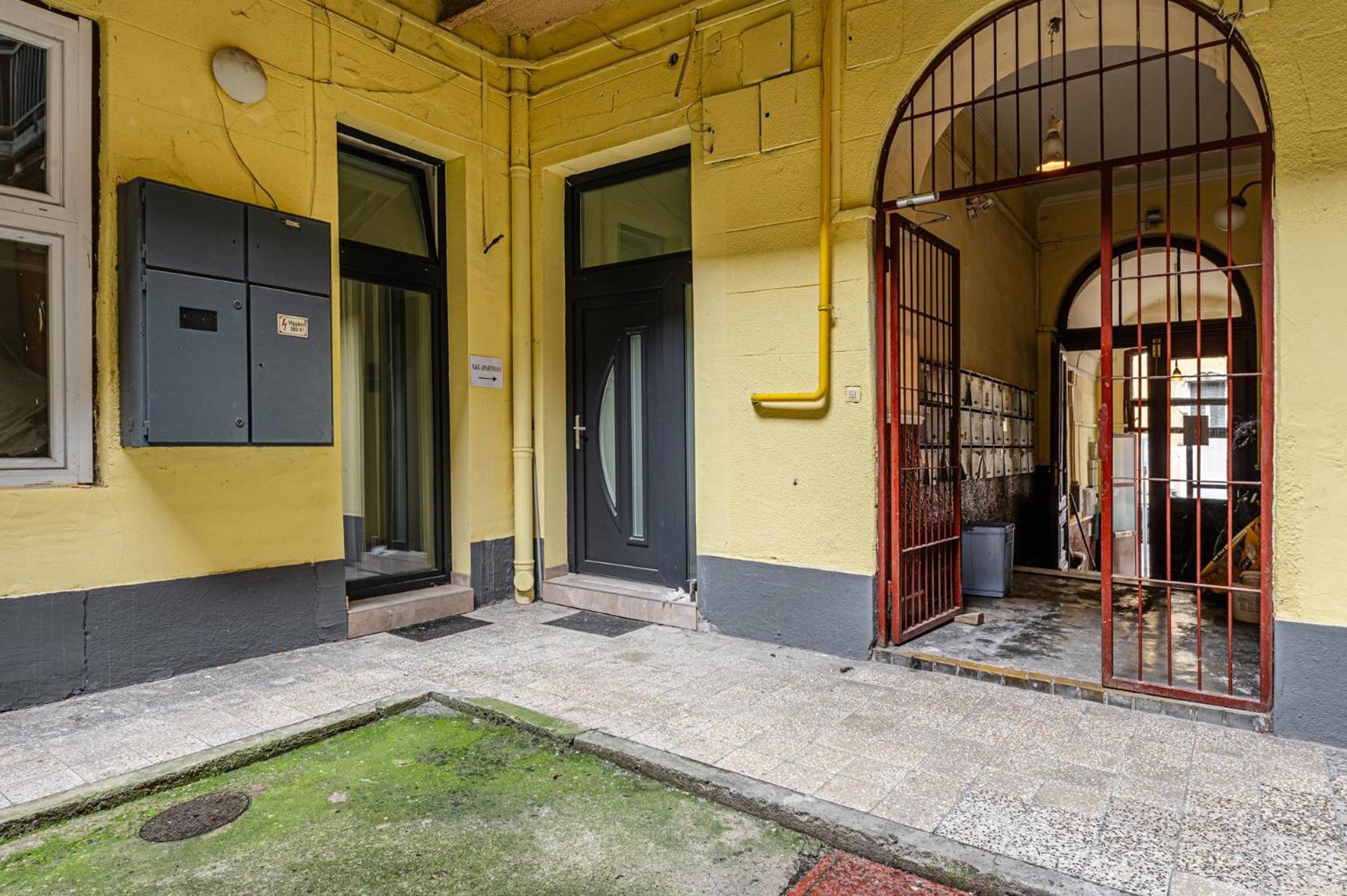 Marble Royal Suite & Studio- near the City Park