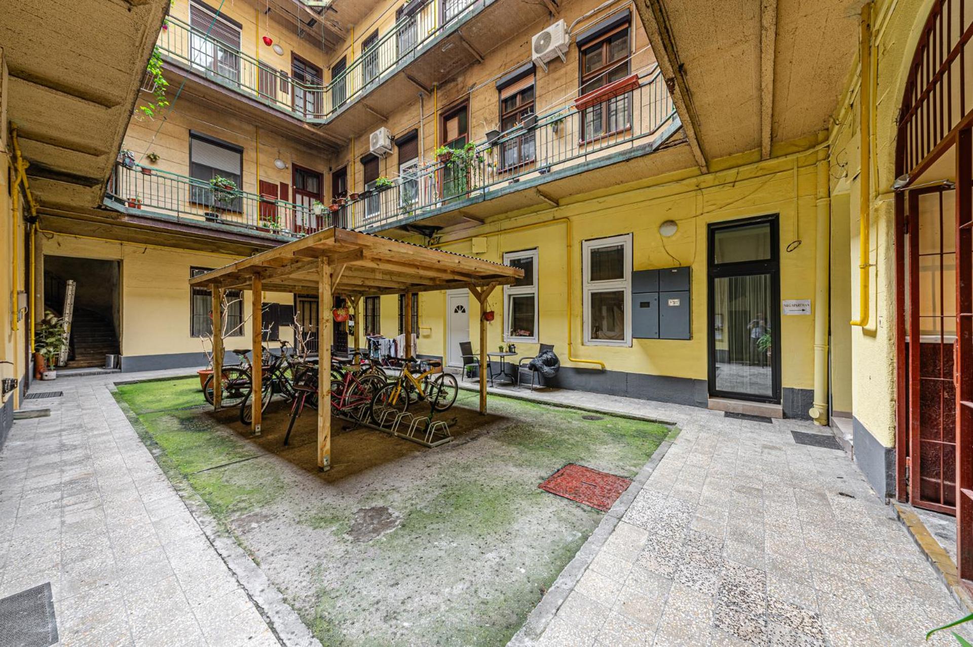 Marble Royal Suite & Studio- near the City Park