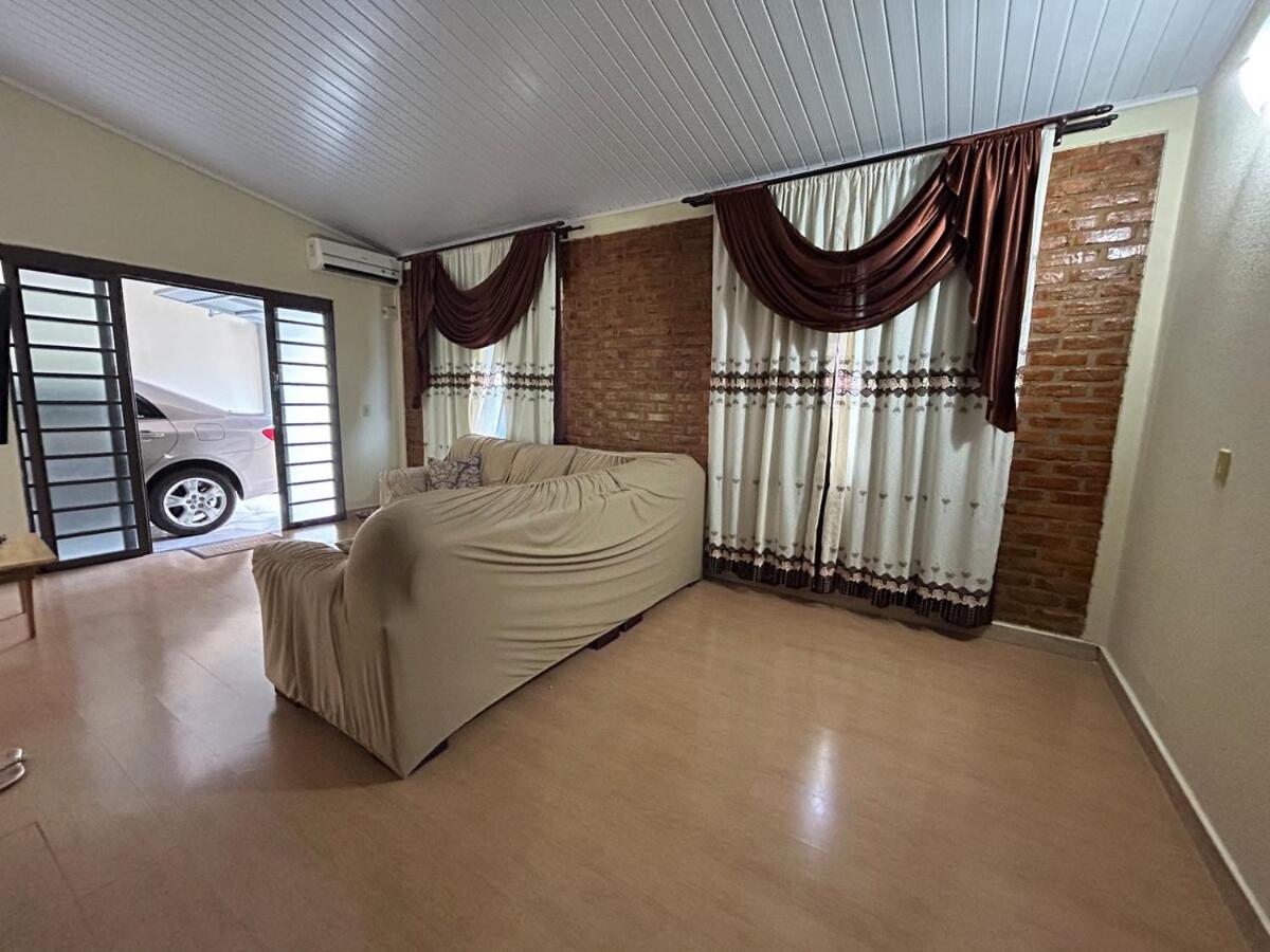 Casa ampla com 02 suítes e 01 quarto próx das Cataratas e Aeroporto