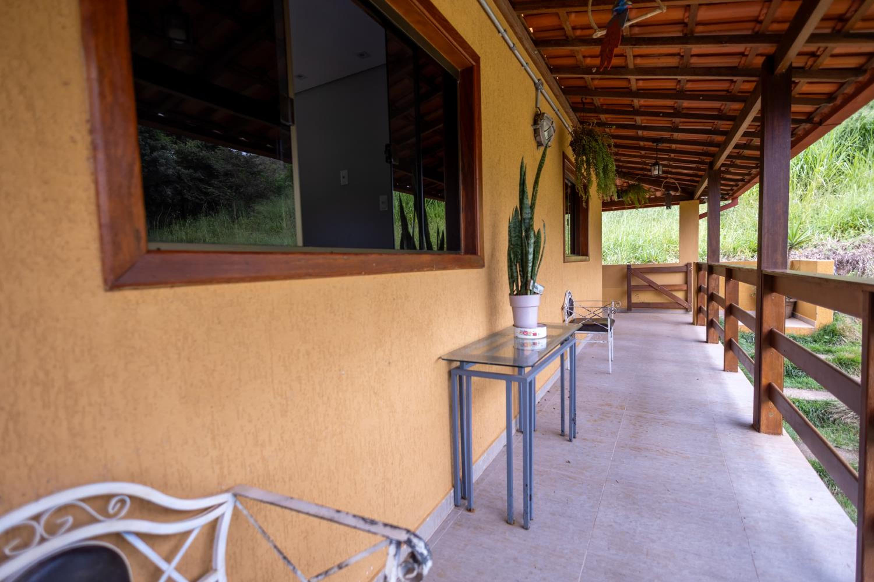 Sitio Rancho dos Sapos - Ao pé das montanhas de Minas Gerais a uma hora de BH Asfalto
