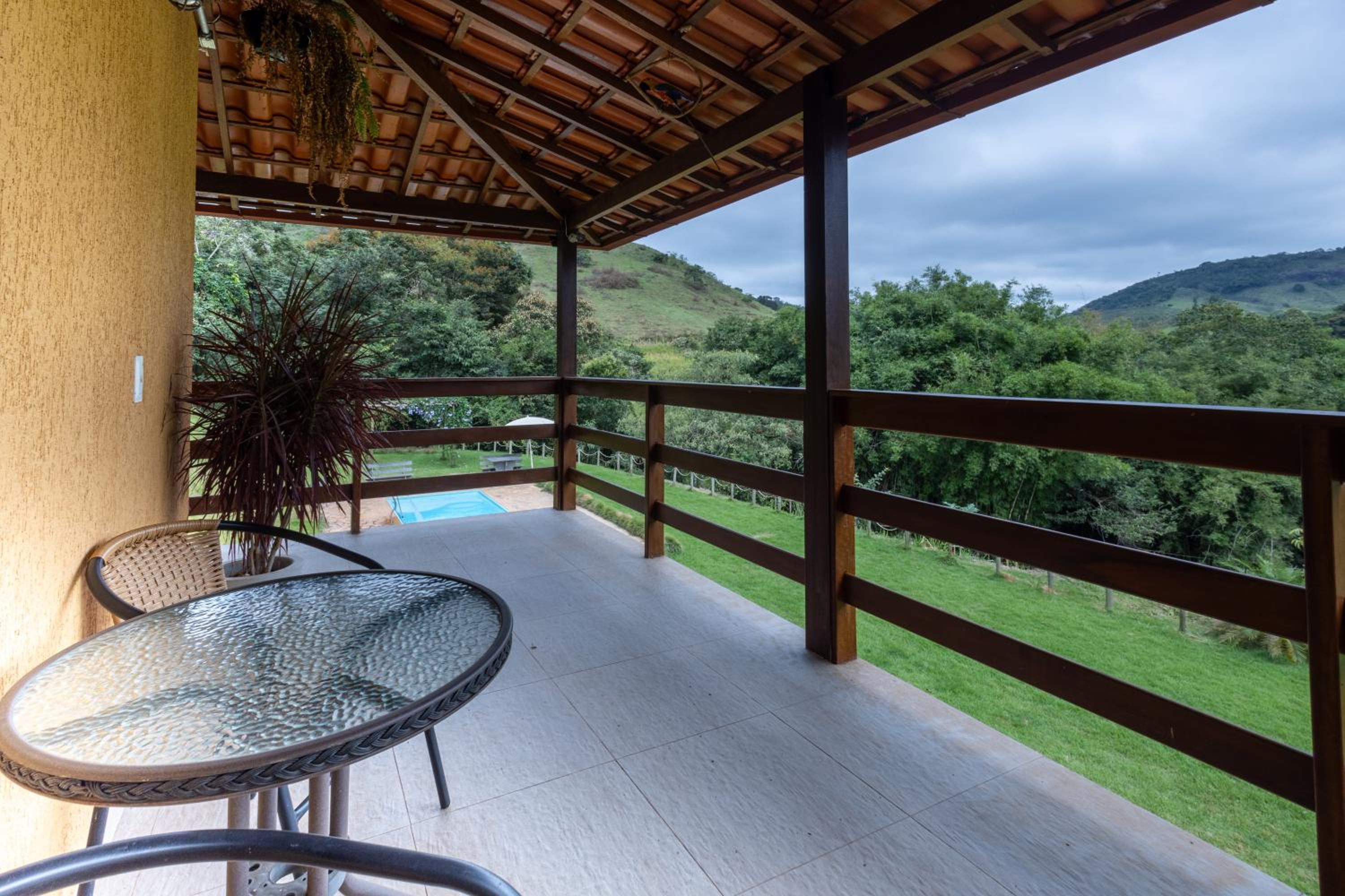 Sitio Rancho dos Sapos - Ao pé das montanhas de Minas Gerais a uma hora de BH Asfalto