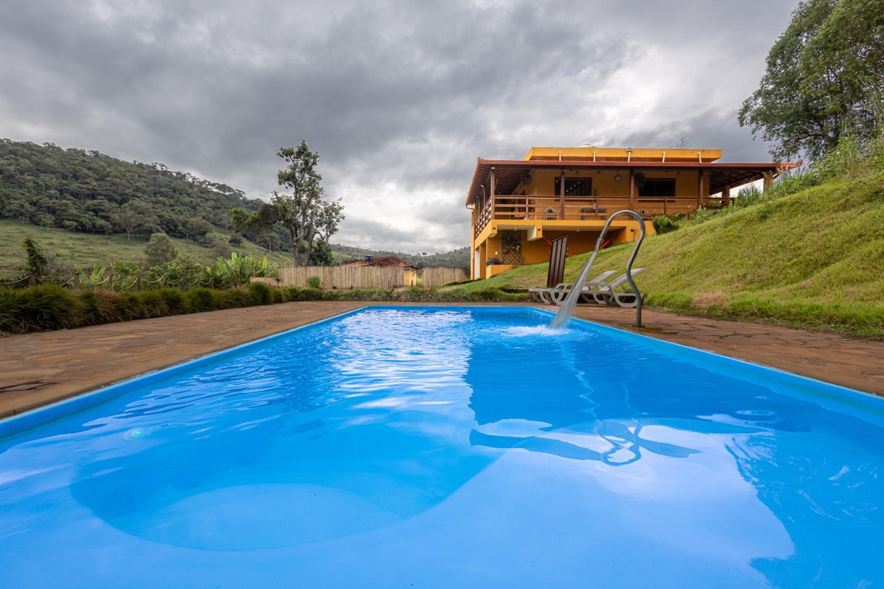 Sitio Rancho dos Sapos - Ao pé das montanhas de Minas Gerais a uma hora de BH Asfalto