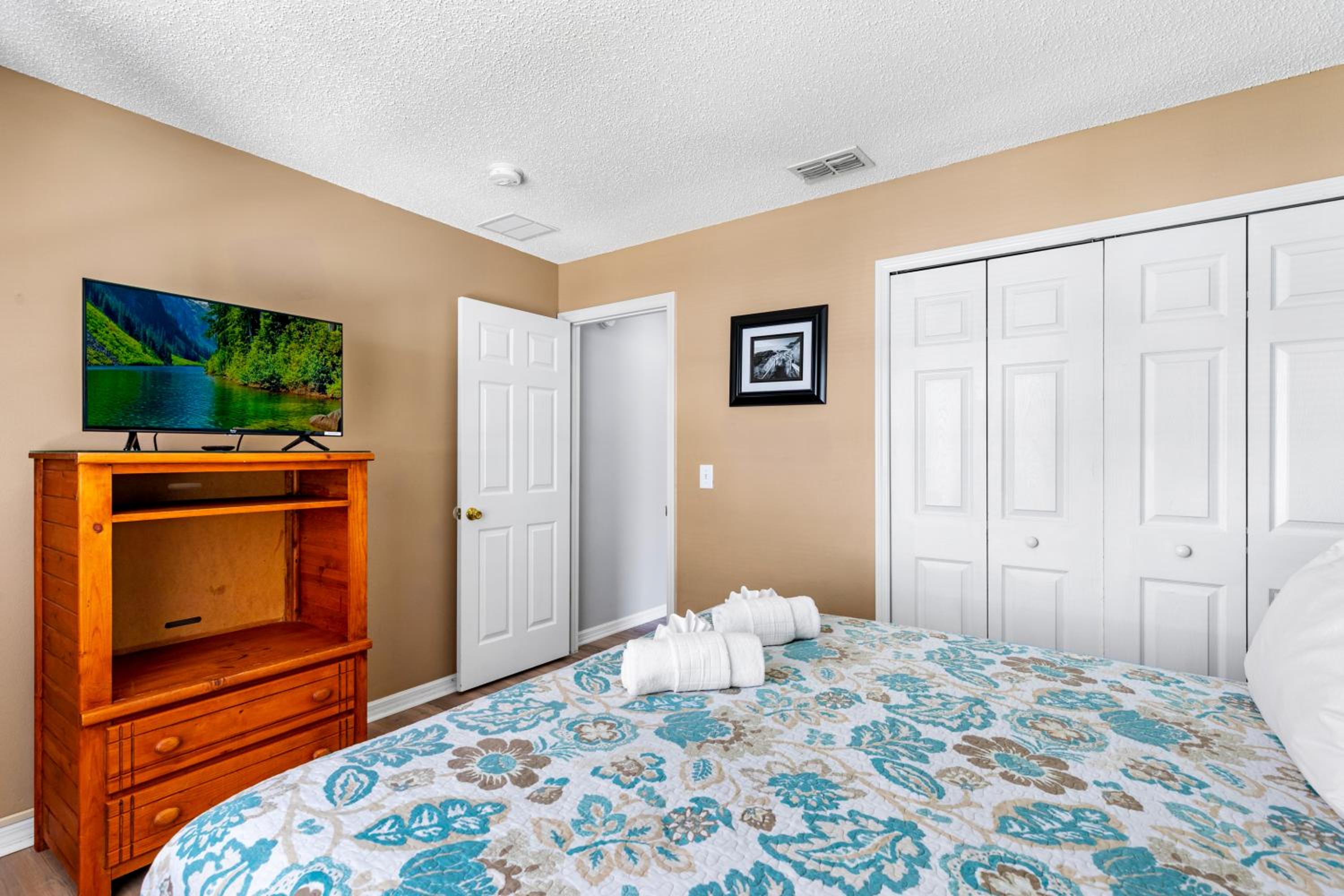 Disney Doorstep 7 Bedroom Villa with SouthFacing Pool and Hot Tub