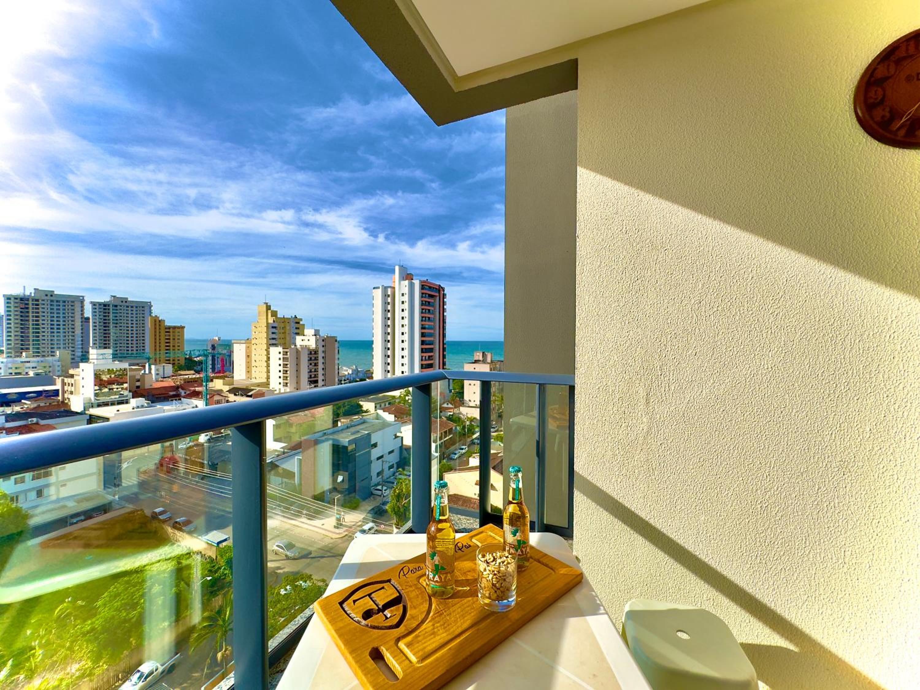 Apto a VISTA MAR 150m PRAIA Cozinha completa CHURRASQUEIRA AR CONDICIONADO Wi-Fi e vaga privativa de garagem Reserve agora mesmo
