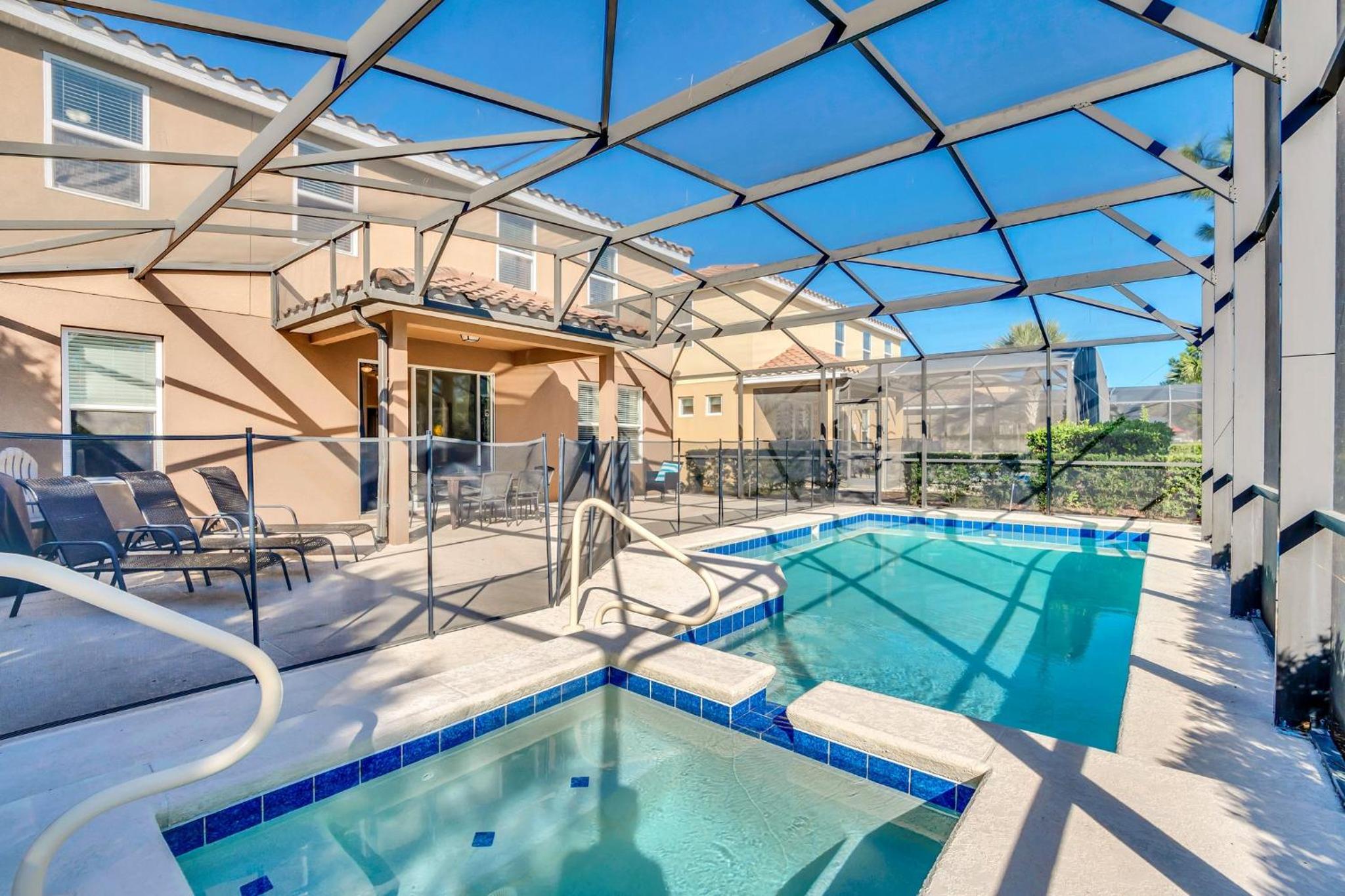 Spacious Home with Private Pool and Spa in Solterra Gates Resort Nr Disney