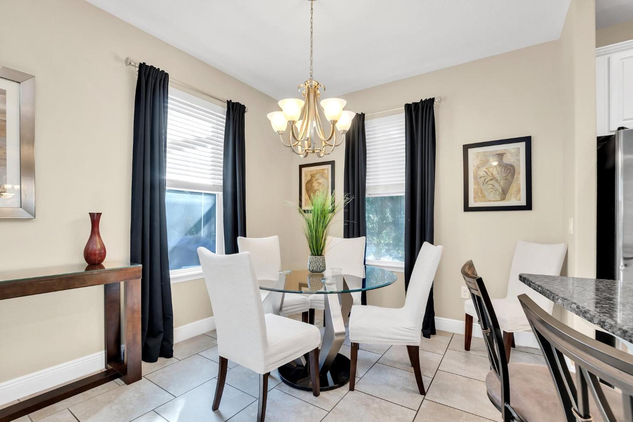 Spacious Home with Private Pool and Spa in Solterra Gates Resort Nr Disney