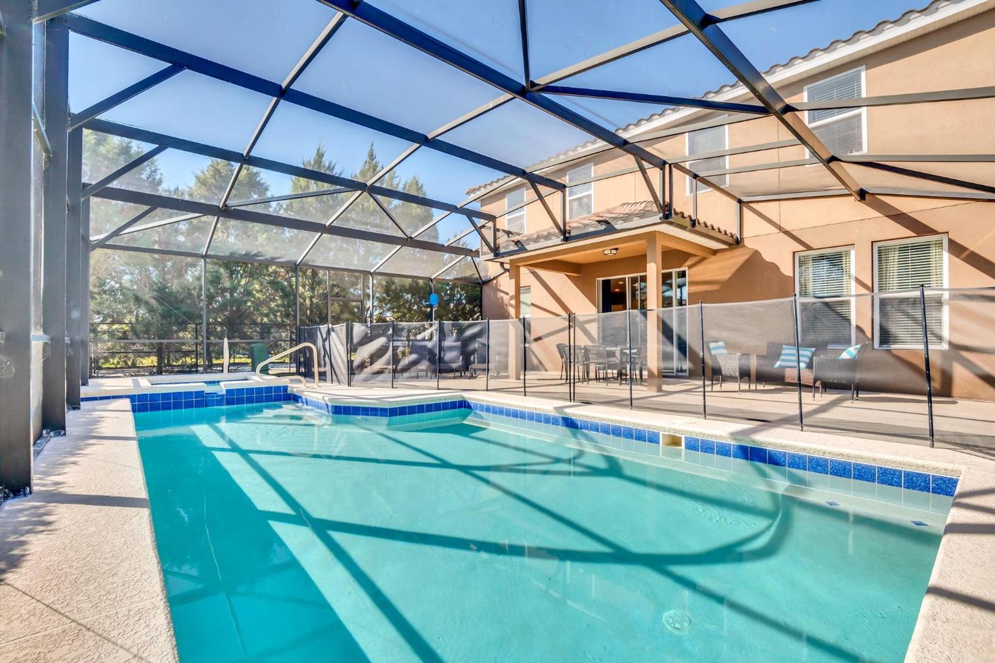 Spacious Home with Private Pool and Spa in Solterra Gates Resort Nr Disney