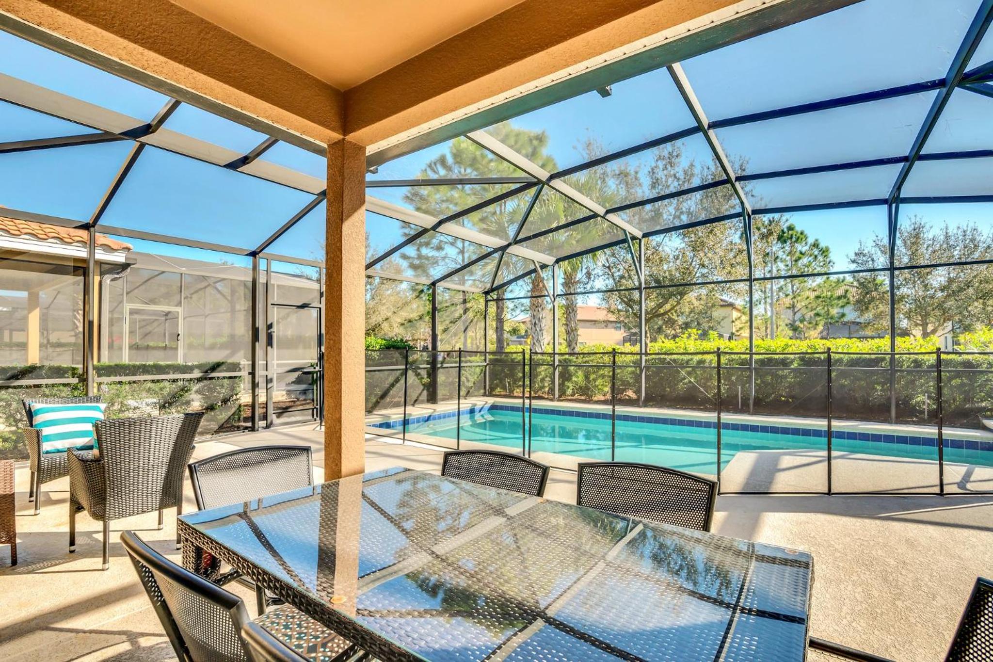 Spacious Home with Private Pool and Spa in Solterra Gates Resort Nr Disney