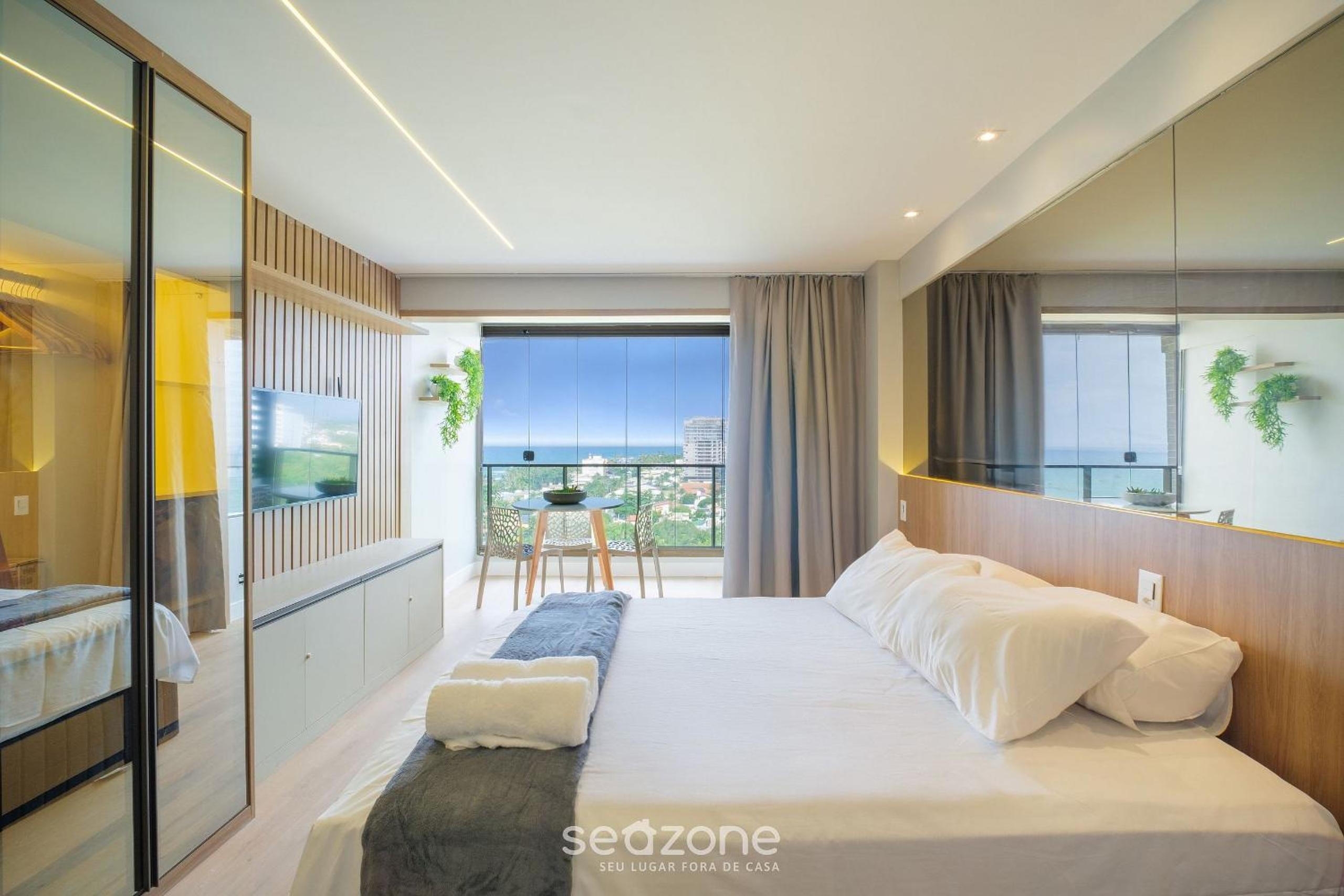 Stay just steps from Itapuã beach, with pool and gym - RGF