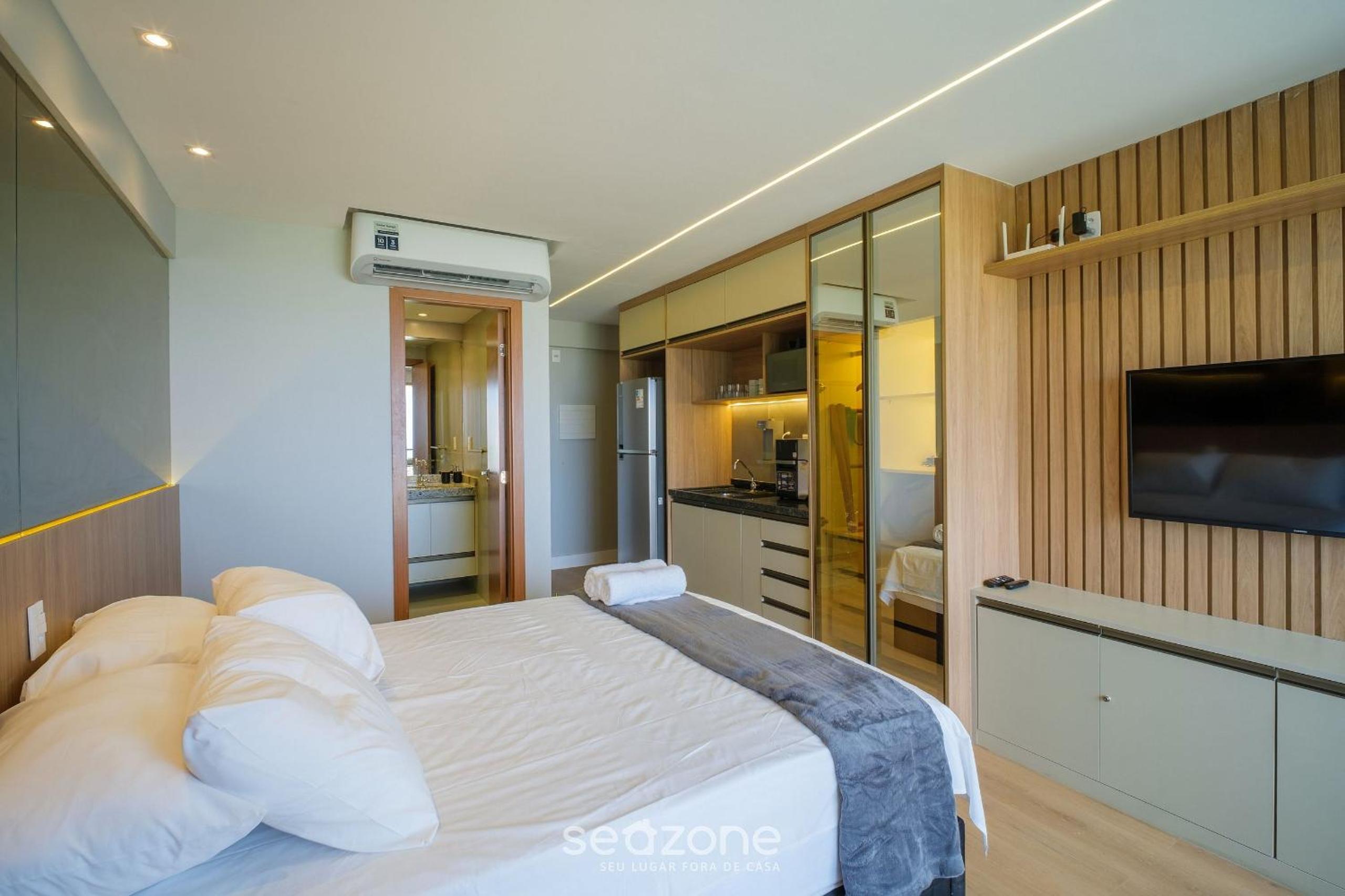 Stay just steps from Itapuã beach, with pool and gym - RGF