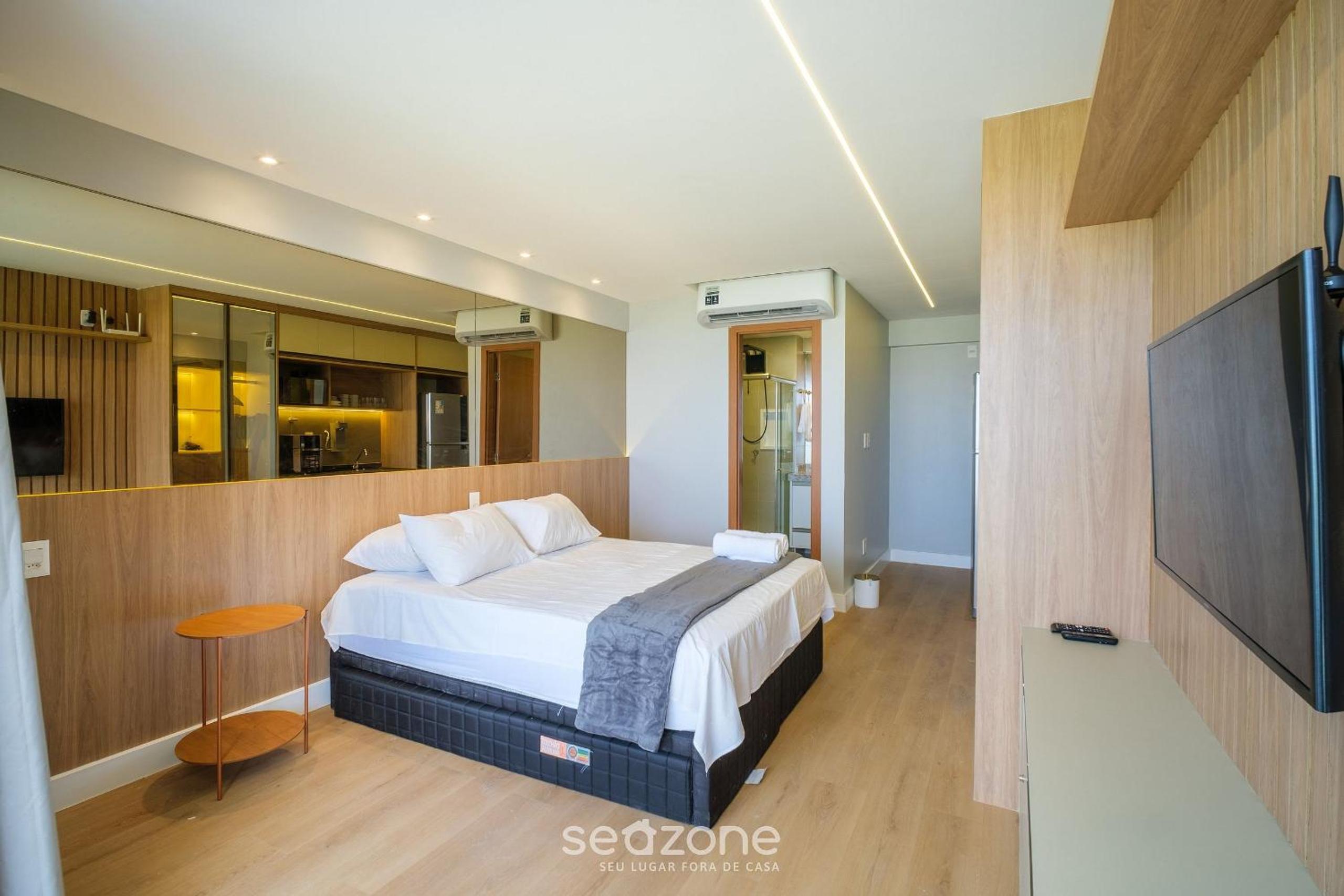 Stay just steps from Itapuã beach, with pool and gym - RGF