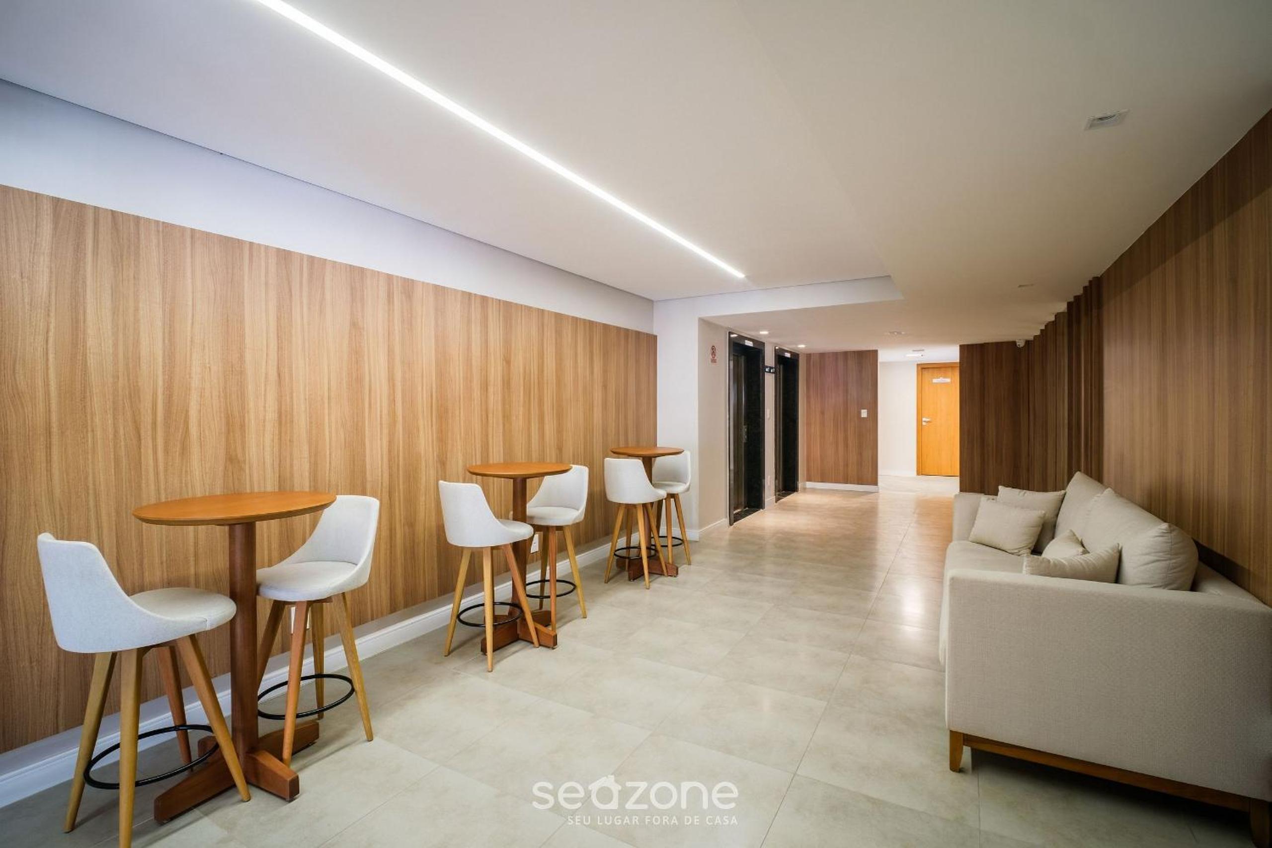 Stay just steps from Itapuã beach, with pool and gym - RGF