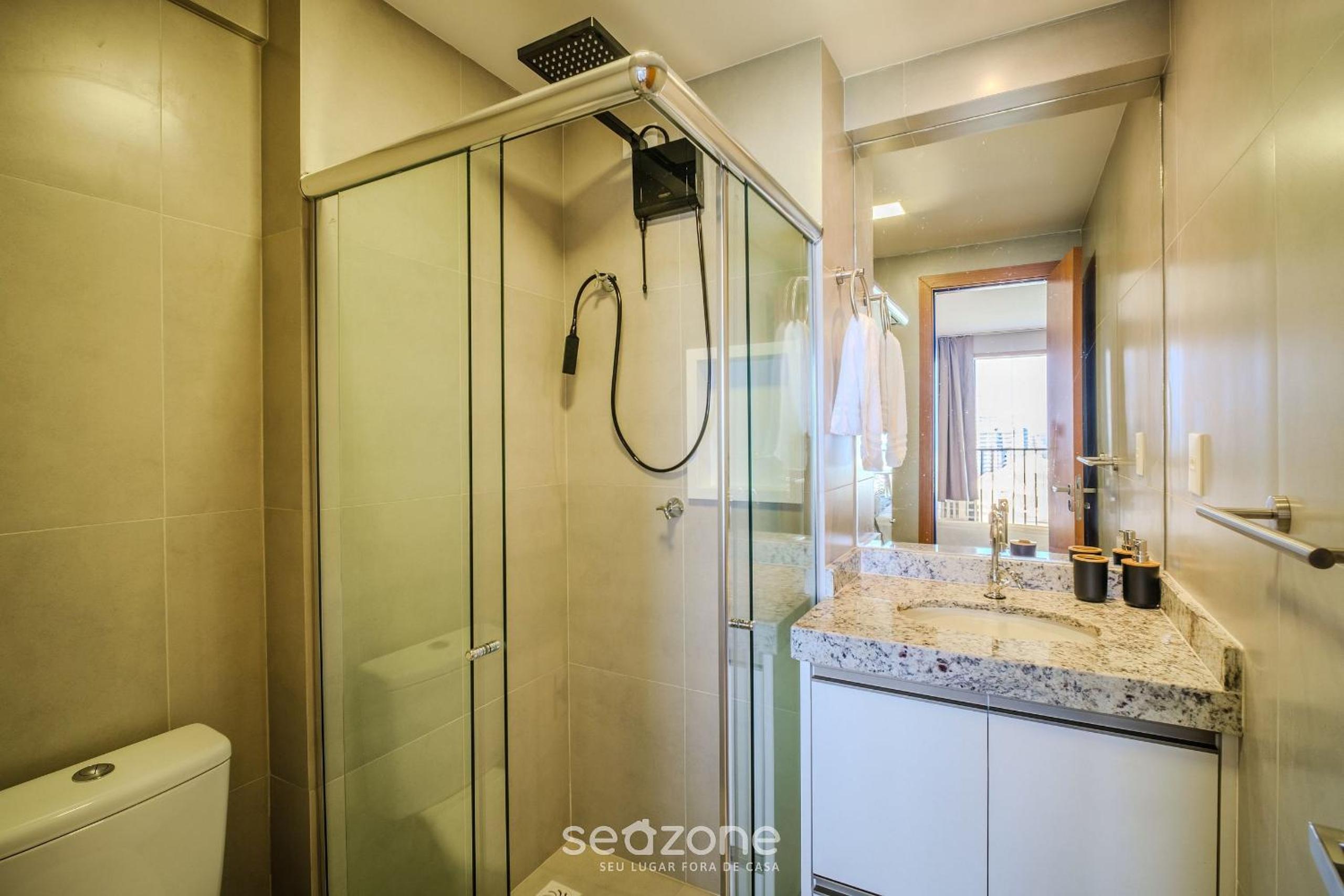 Stay just steps from Itapuã beach, with pool and gym - RGF