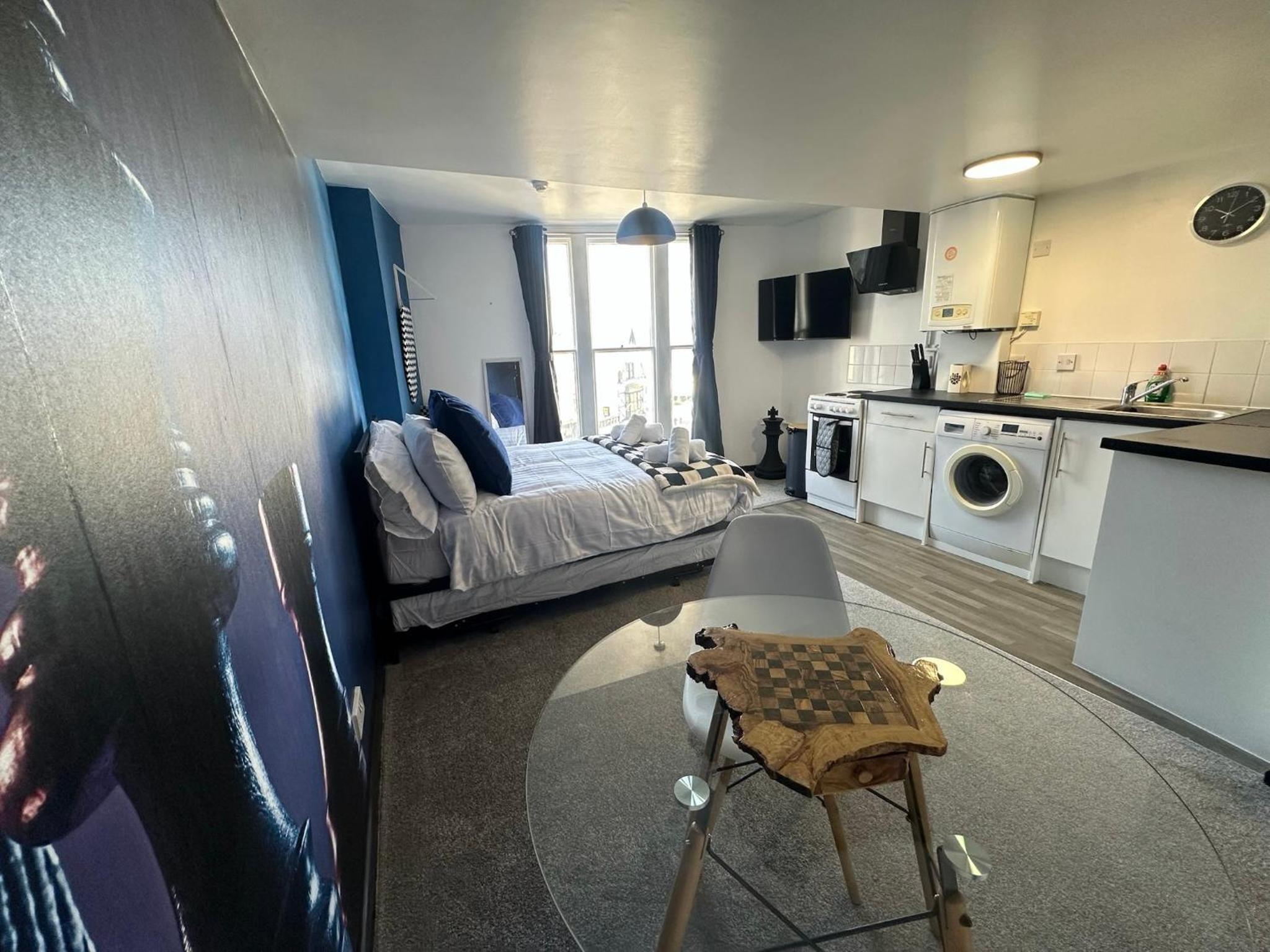 The Board Games Apartments - Brought to you by Coastline Retreats - Themed town centre apartments ALL WITH LUXURY 2 PERSON JACUZZI BATHS - 5 mins walk to t