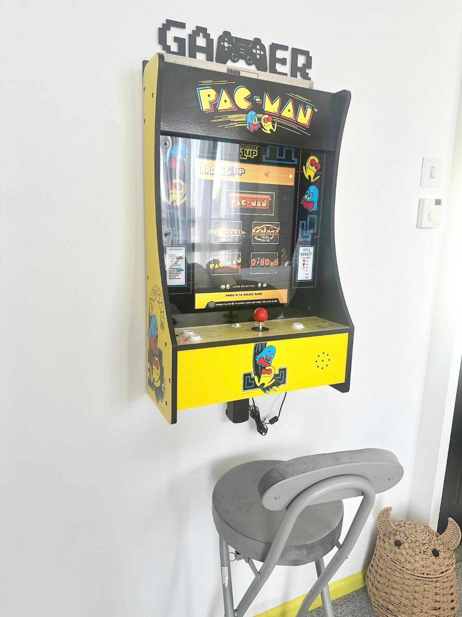 The Board Games Apartments - Brought to you by Coastline Retreats - Themed town centre apartments ALL WITH LUXURY 2 PERSON JACUZZI BATHS - 5 mins walk to t