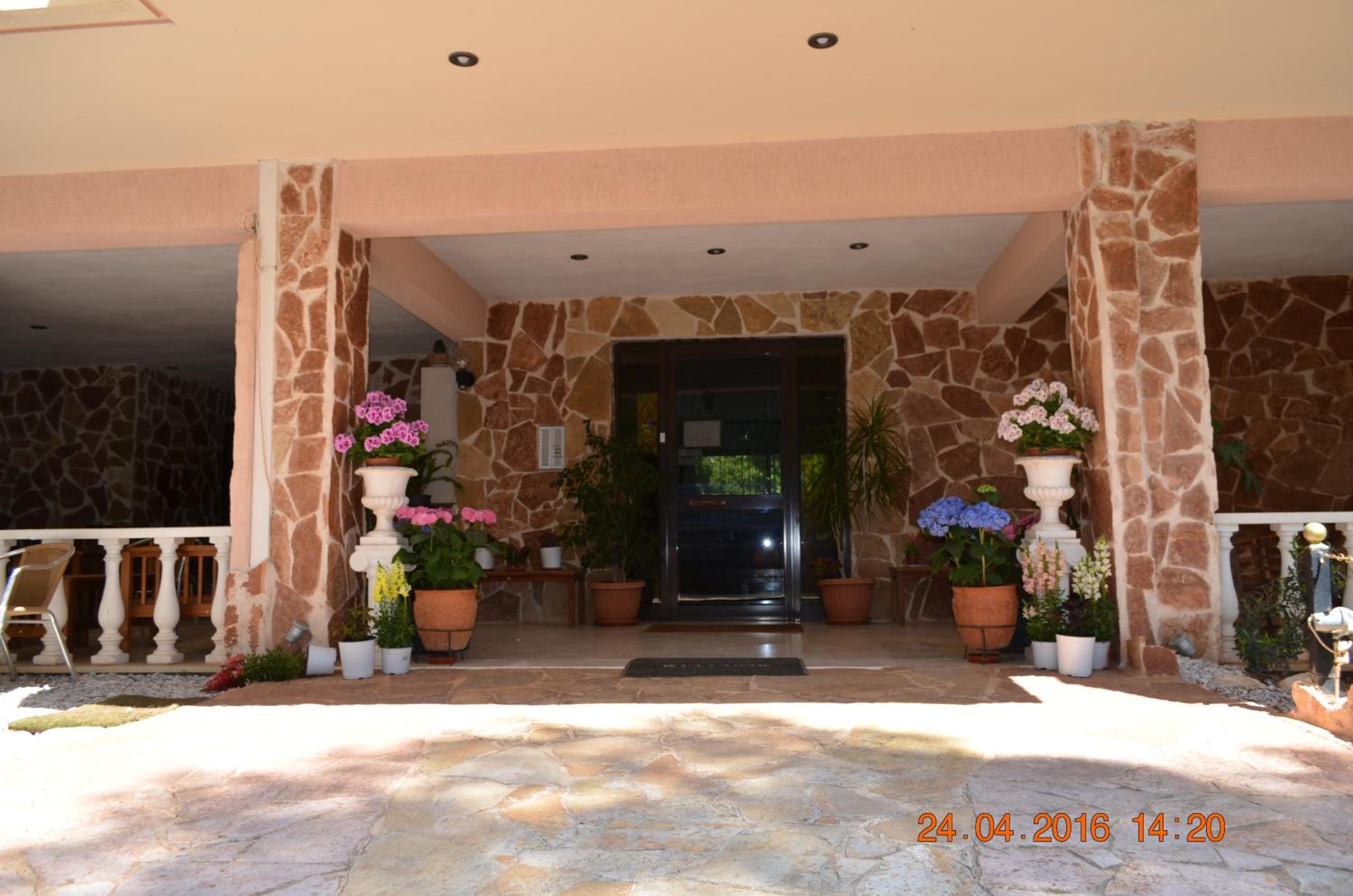 Apartments Zoumperi