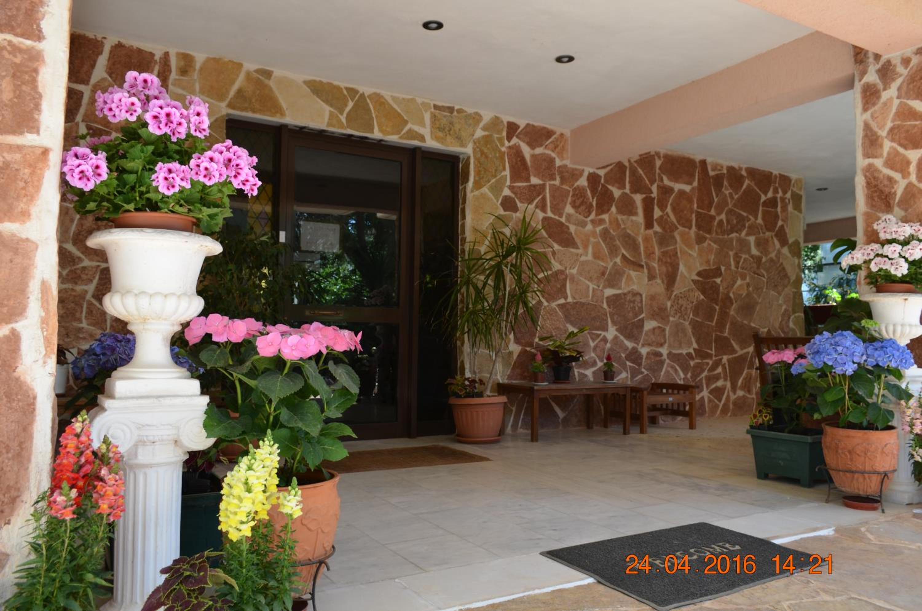 Apartments Zoumperi