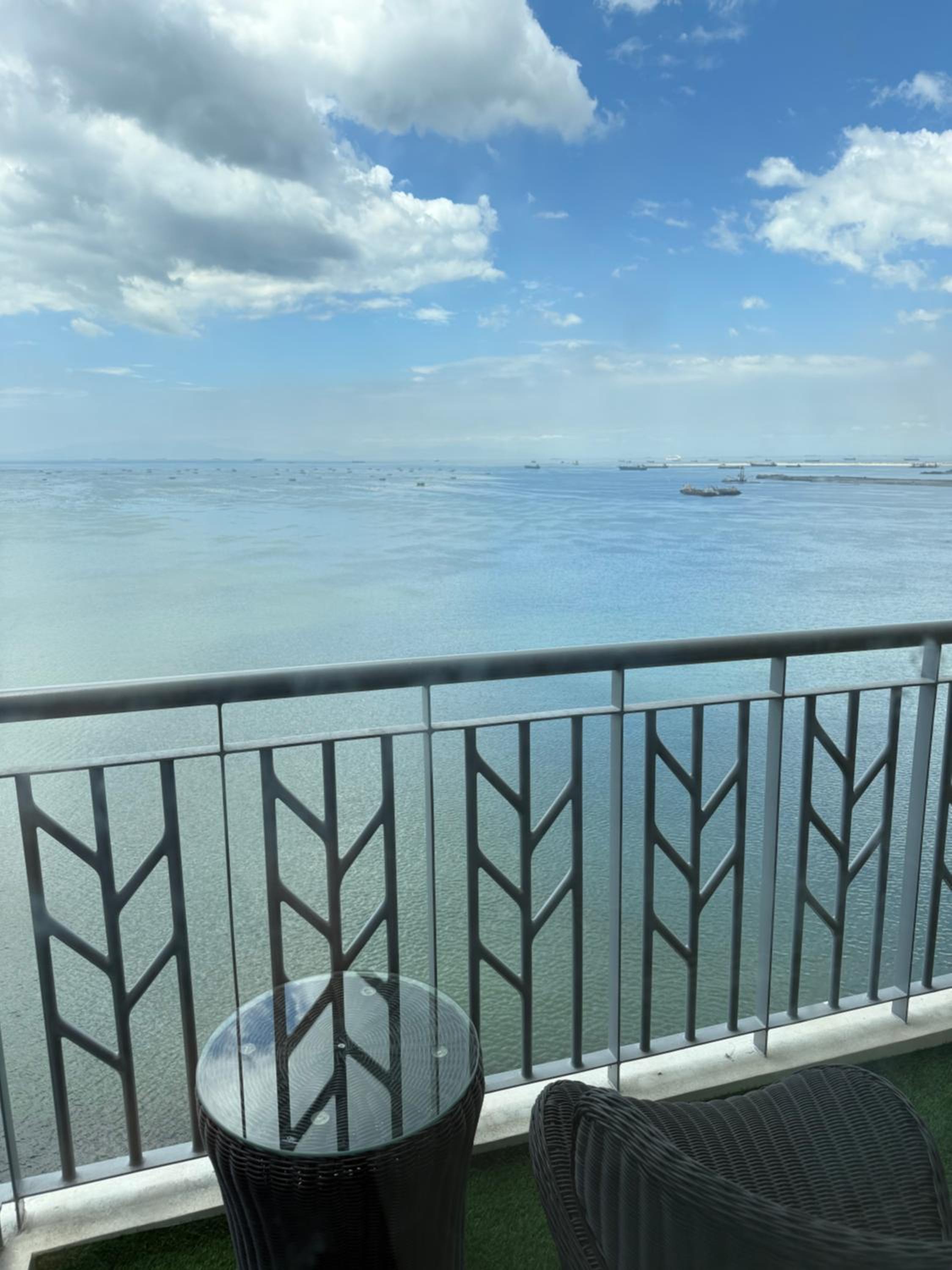 Luxurious Modern Cozy Manila Bayview Pool View 1 2 3 Bedrooms Near Manila Airports Okada Solaire MOA