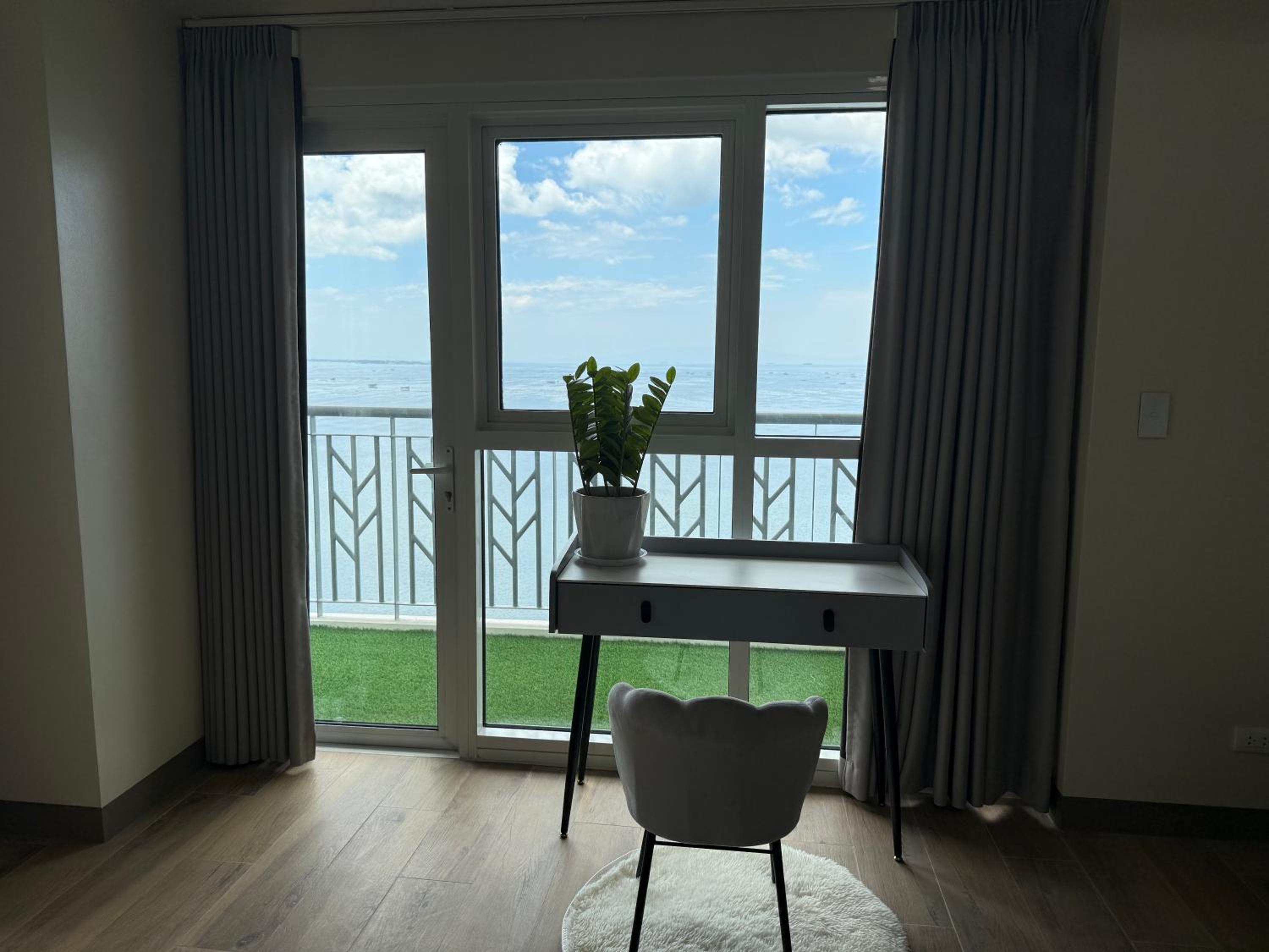 Luxurious Modern Cozy Manila Bayview Pool View 1 2 3 Bedrooms Near Manila Airports Okada Solaire MOA
