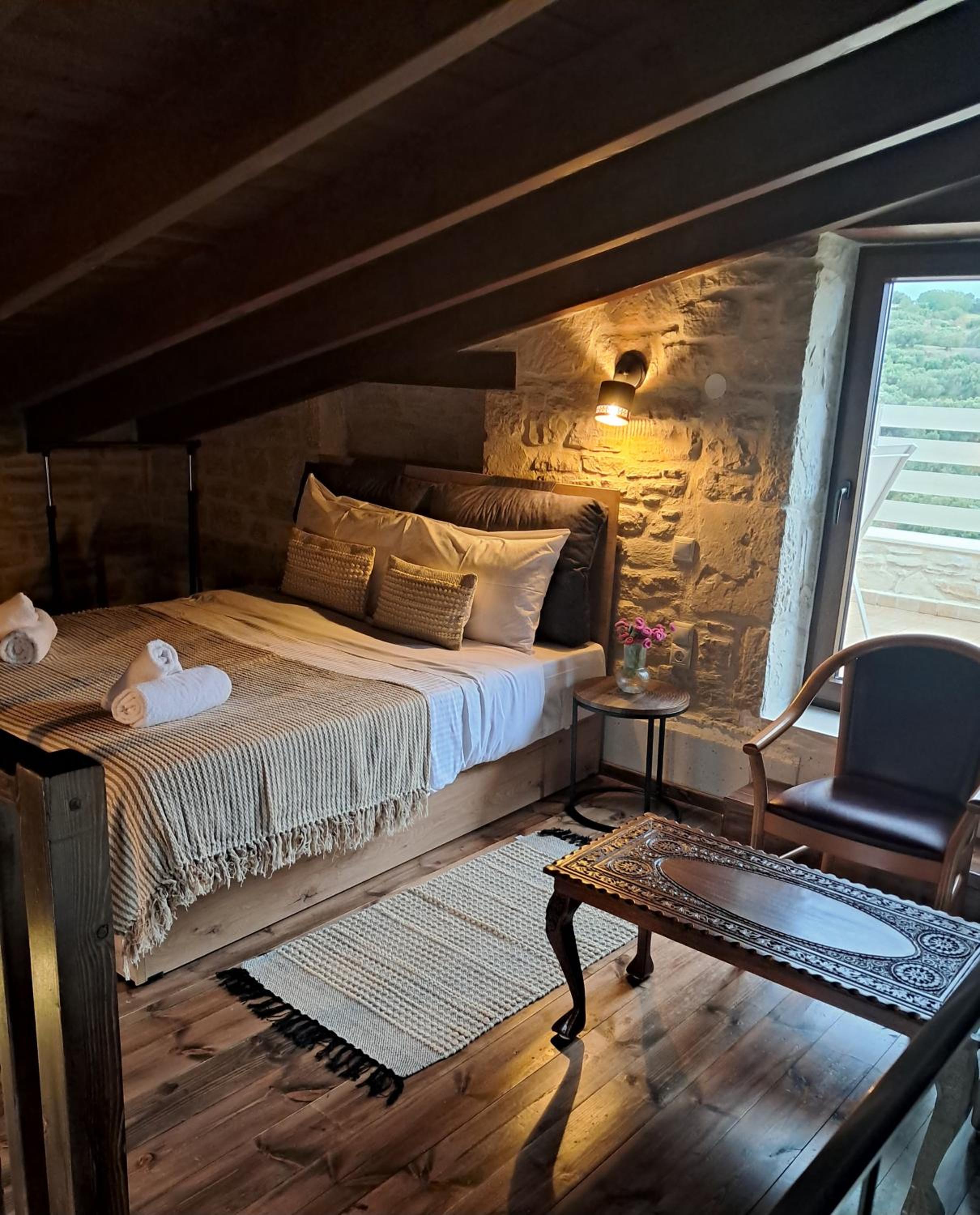 OLIVE LAND - ΓΗ ΤΗΣ ΕΛΙΑΣ / STONE VILLA.