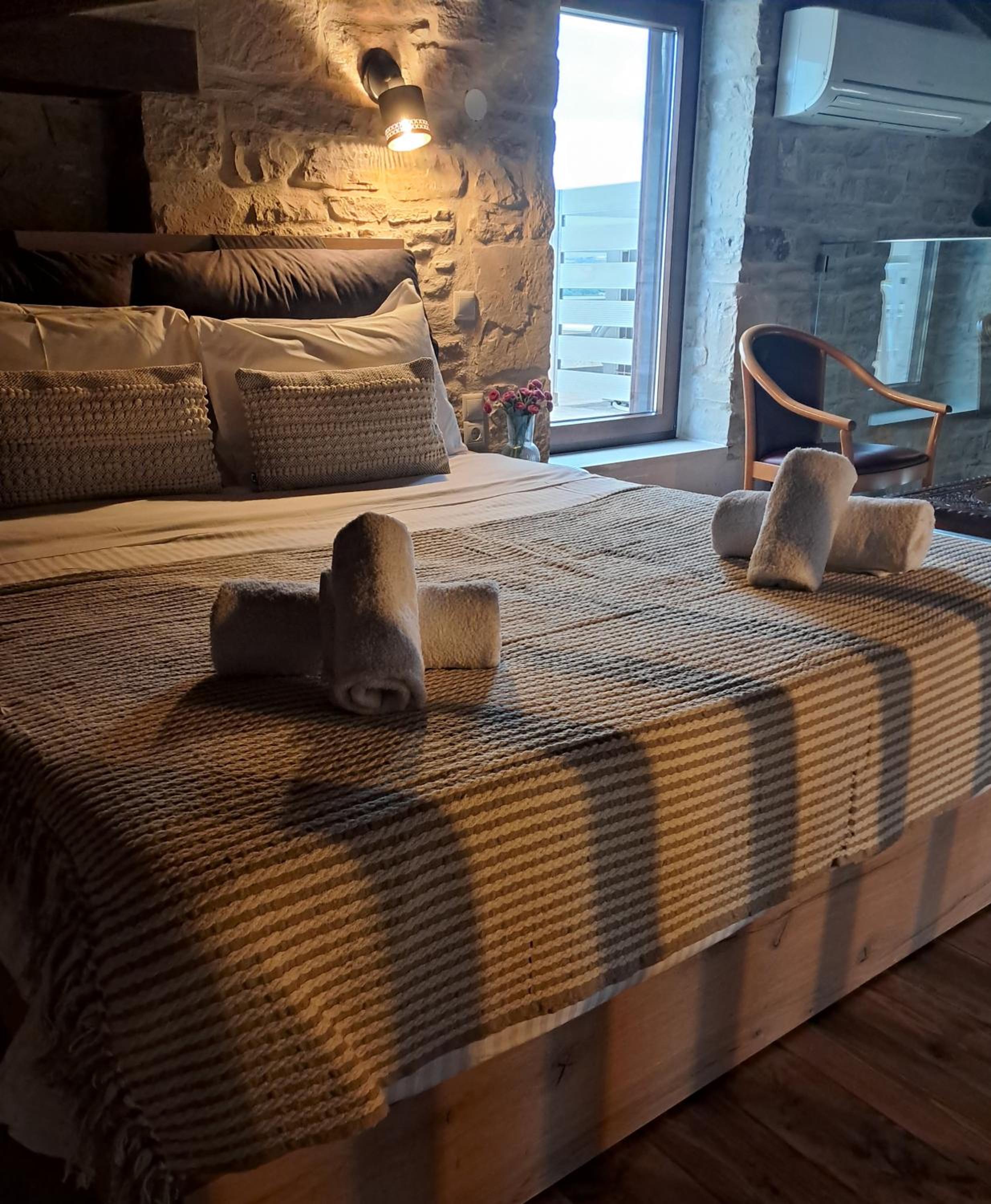 OLIVE LAND - ΓΗ ΤΗΣ ΕΛΙΑΣ / STONE VILLA.
