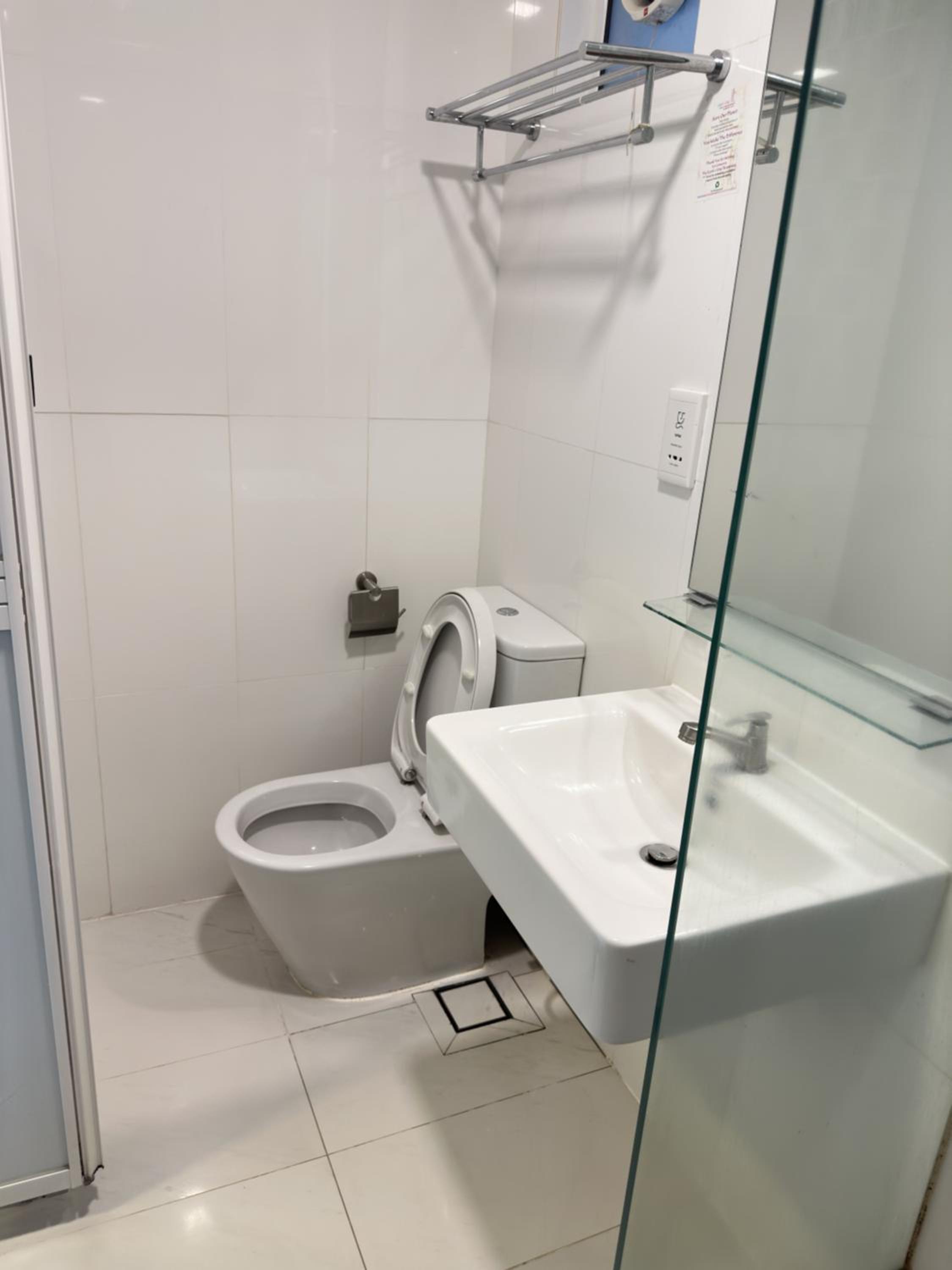 Seaview 2BR Duplex at Maritime Georgetown with Pool & Gym 73A