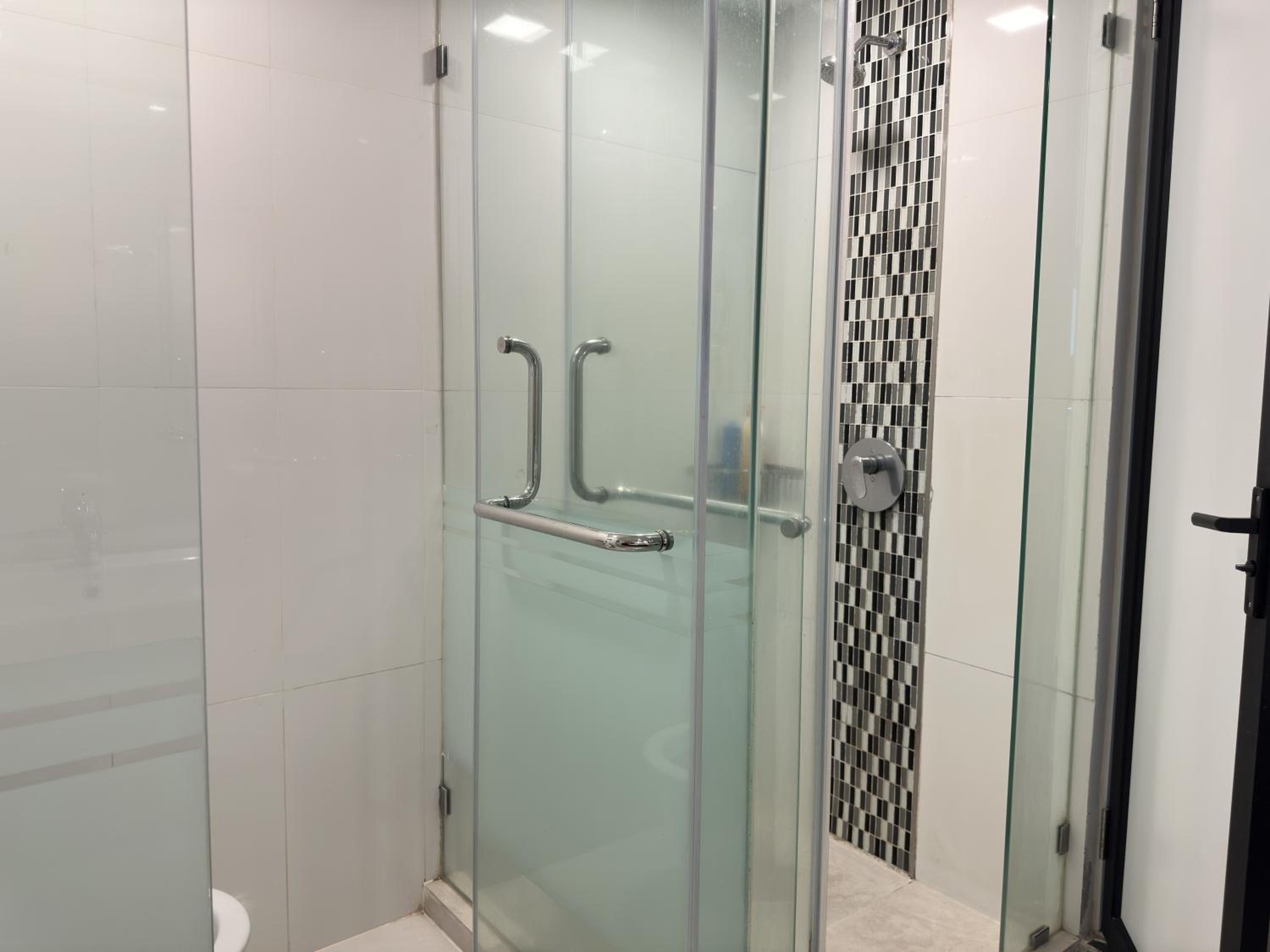 Seaview 2BR Duplex at Maritime Georgetown with Pool & Gym 73A
